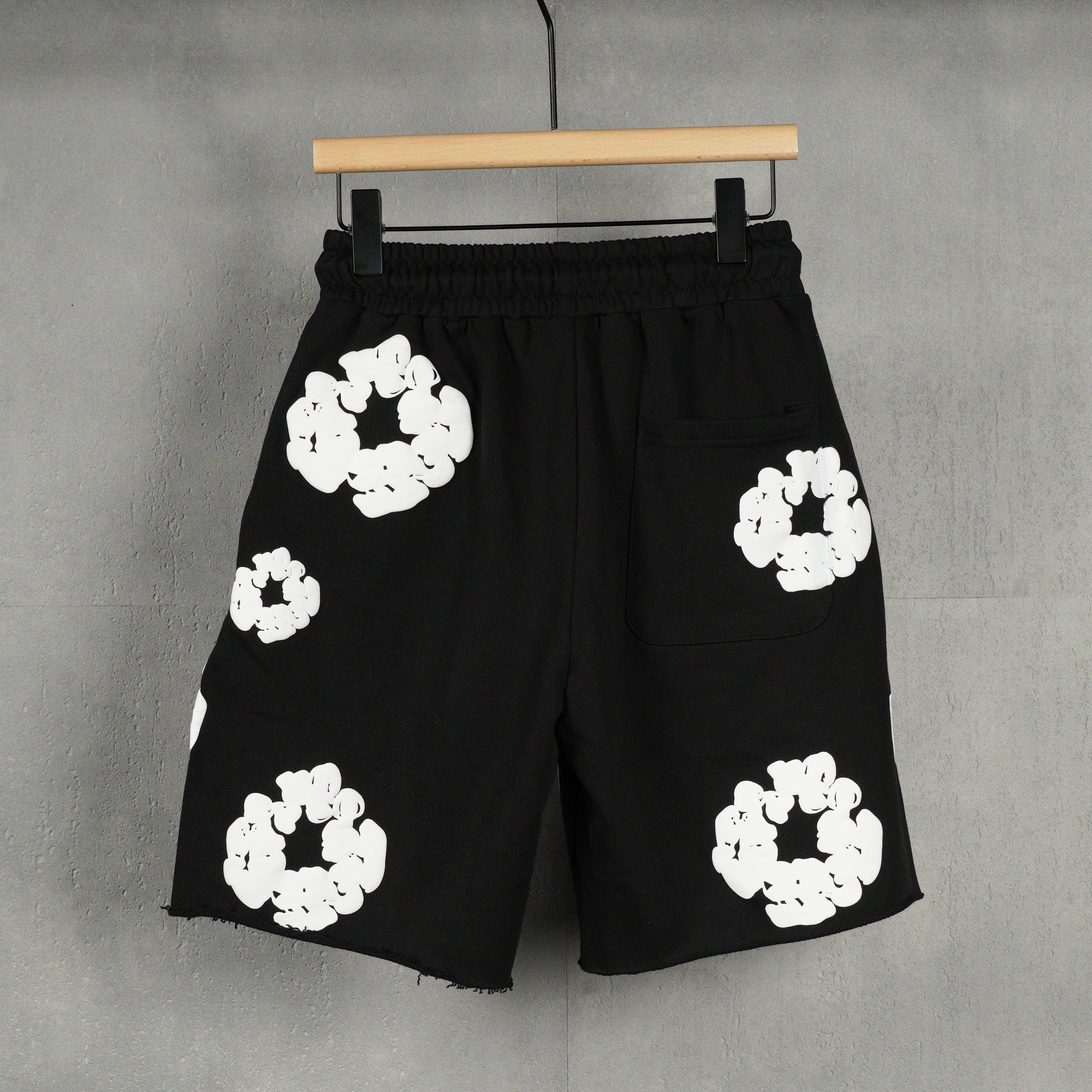 Denim Tears The Cotton Wreath Shorts 'Black'(SS25BRS0621）