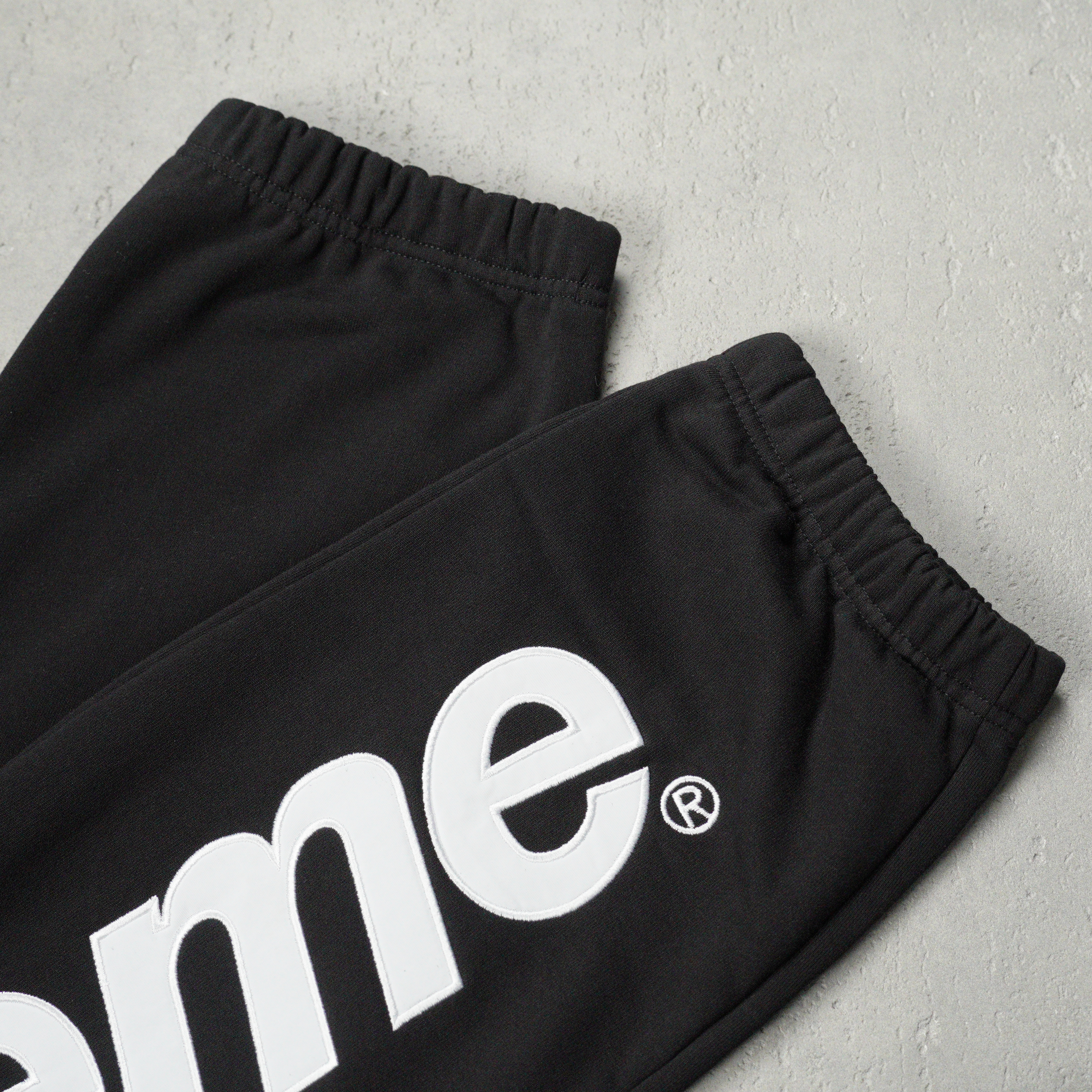 Supreme Satin Applique Sweatpant (FW24)（SUP-FW24-053）