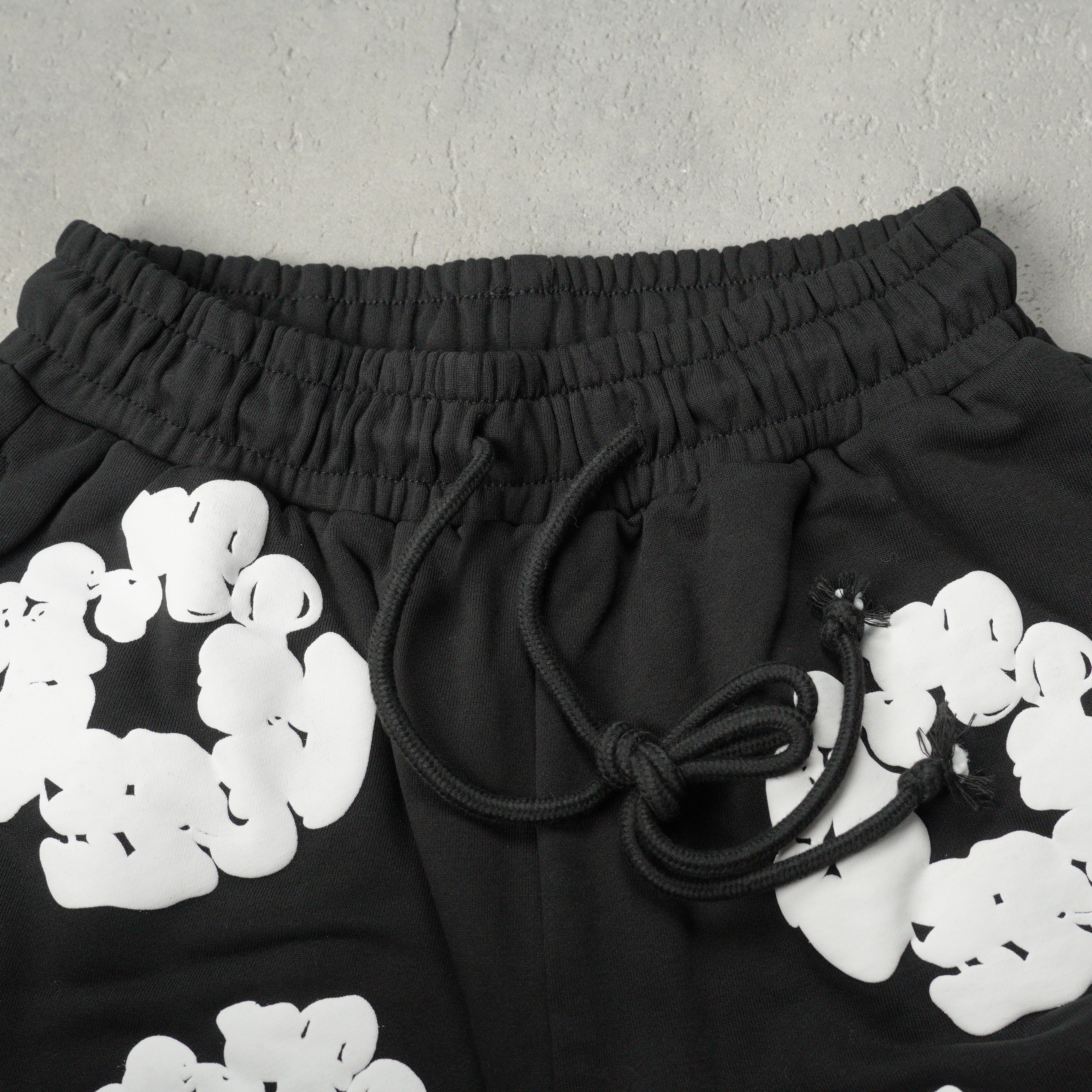Denim Tears The Cotton Wreath Shorts 'Black'(SS25BRS0621）