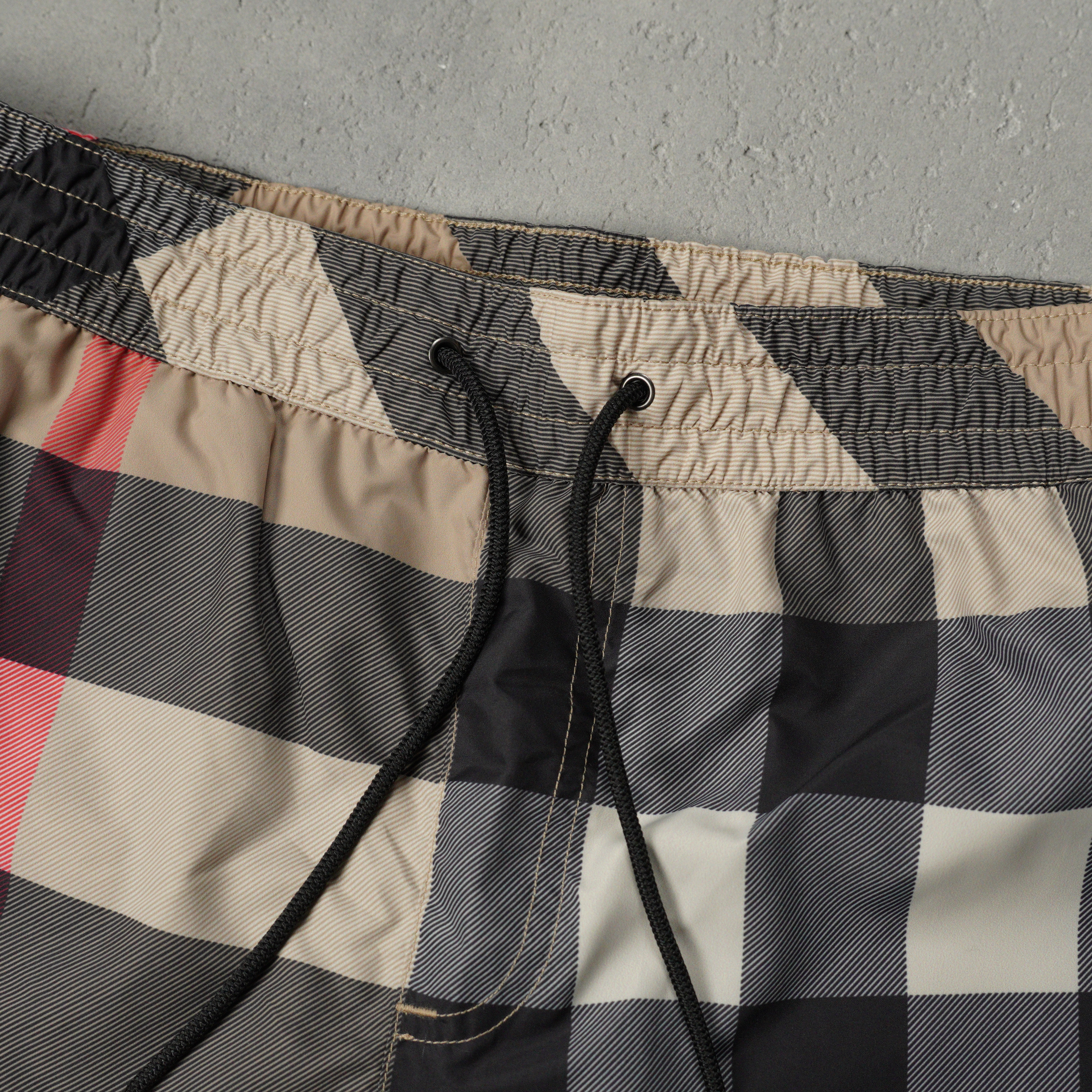 Burberry Men's Check Swim Shorts "Archive Beige （80172941）