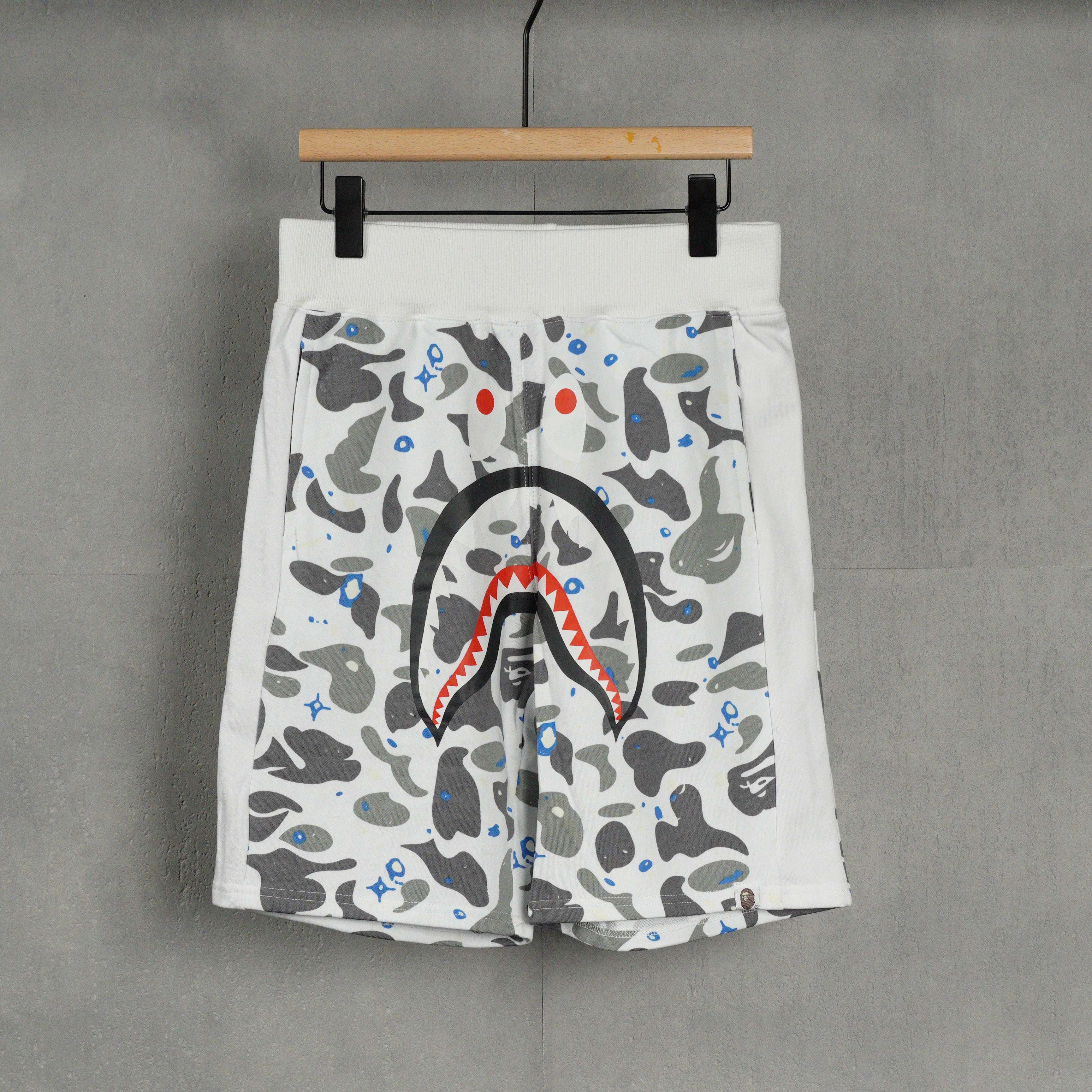 BAPE Space Camo Shark Sweat Shorts (SS21) White（1F30-153-006）