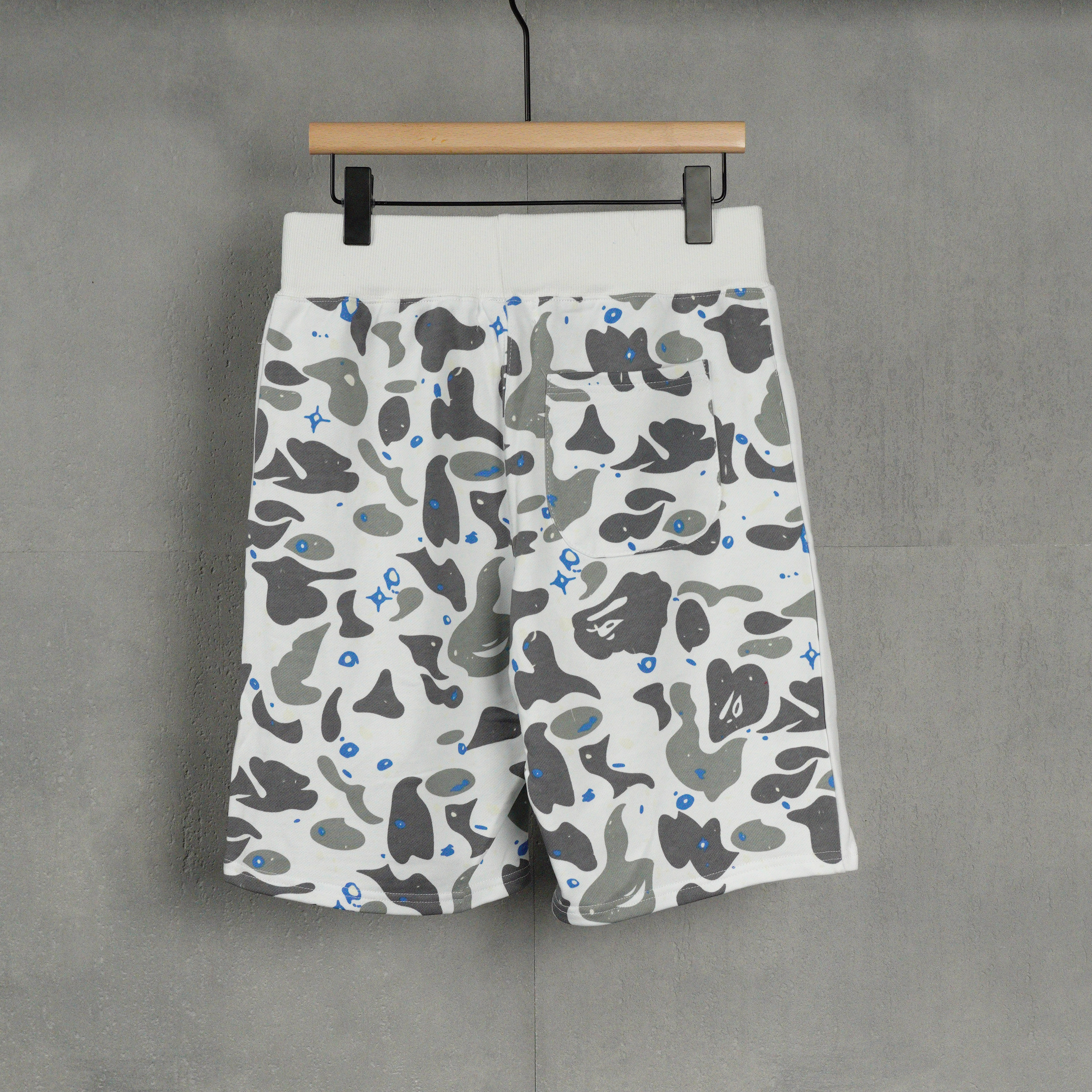 BAPE Space Camo Shark Sweat Shorts (SS21) White（1F30-153-006）