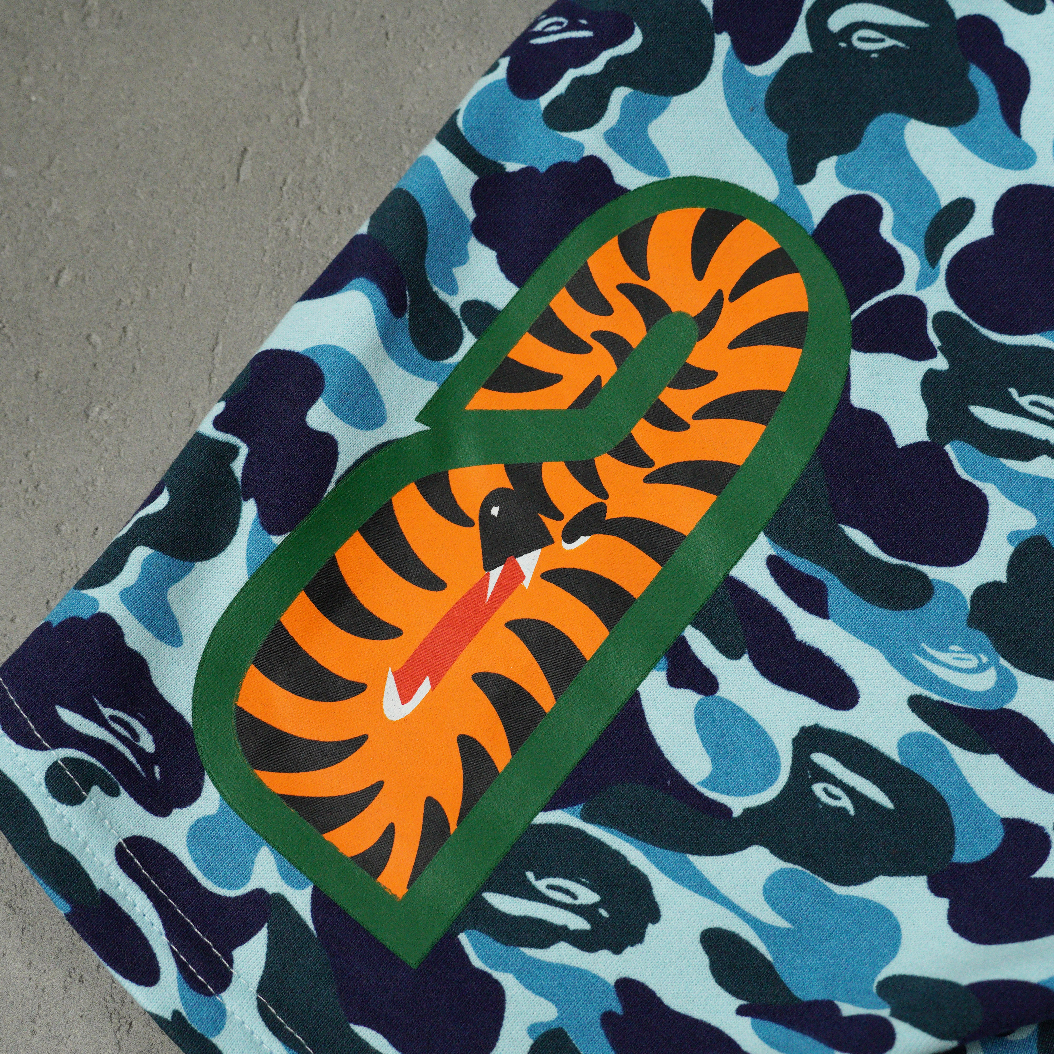 BAPE Space Camo Shark Sweat Shorts (SS21) White（1F30-153-006）