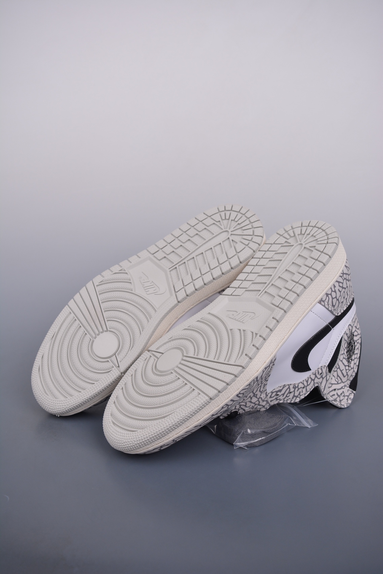 Nike Air Jordan 1 High OG "White Cement"（DZ5485-052）