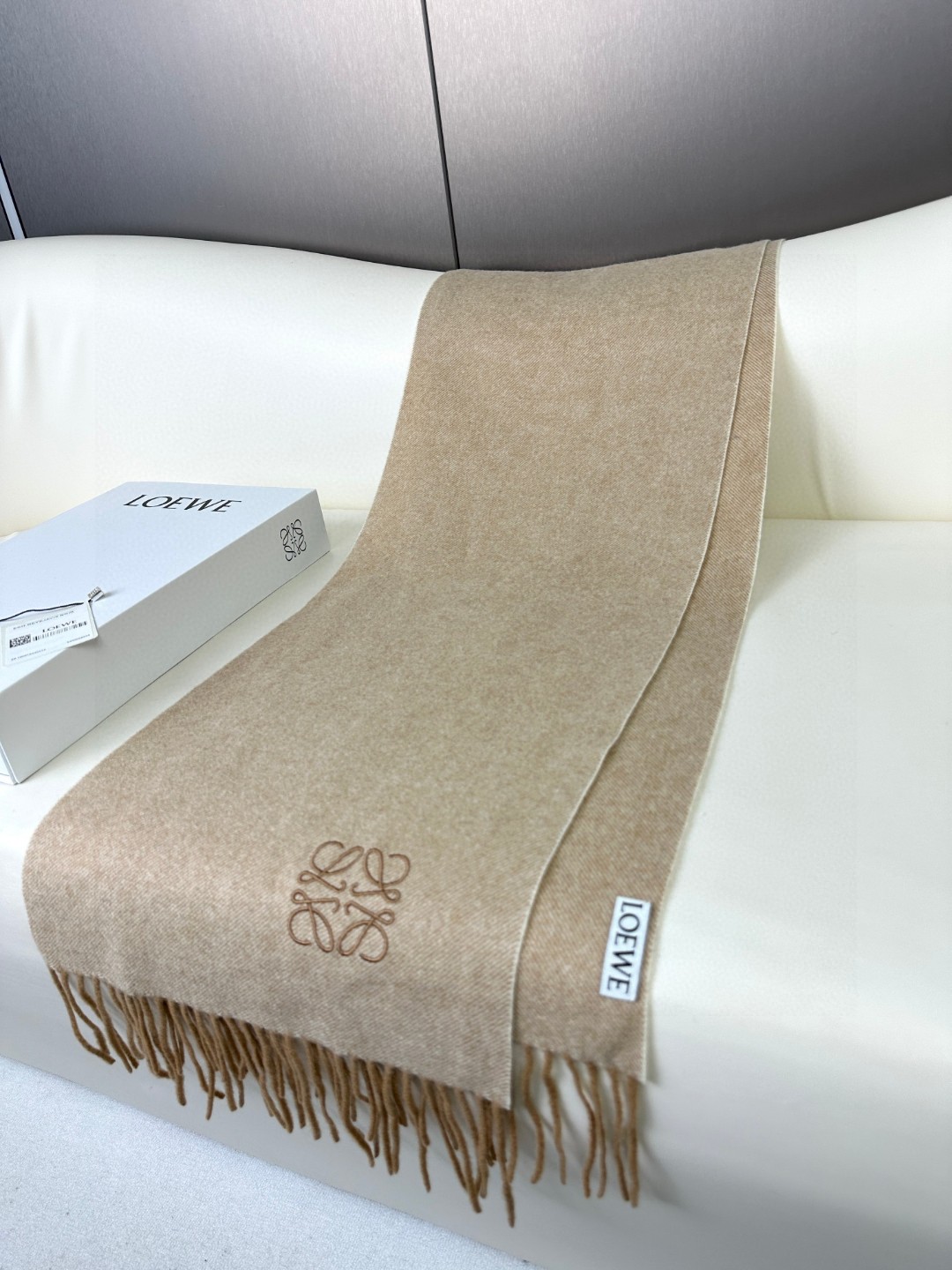 LOEWE solid color knitted scarf（F810250）
