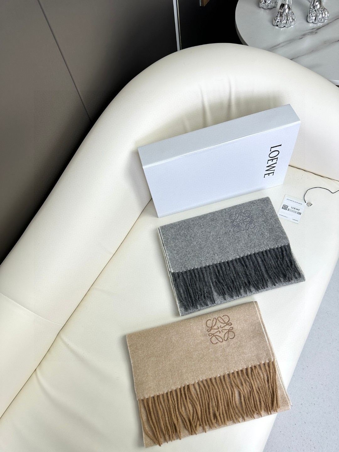 LOEWE solid color knitted scarf（F810250）