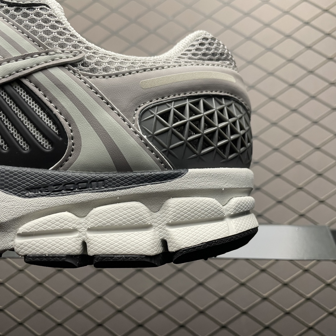 Nike WMNS Zoom Vomero 5 "Cobblestone and Flat Pewter"(FB8825-001)