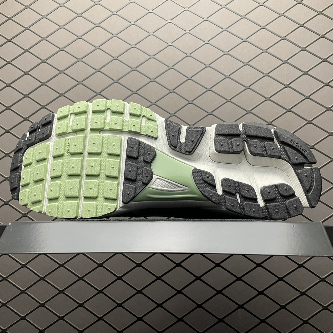 Nike WMNS Zoom Vomero 5 "Cobblestone and Flat Pewter"(FB8825-001)