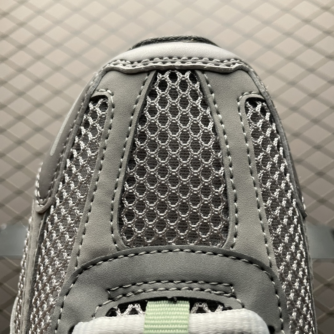 Nike WMNS Zoom Vomero 5 "Cobblestone and Flat Pewter"(FB8825-001)