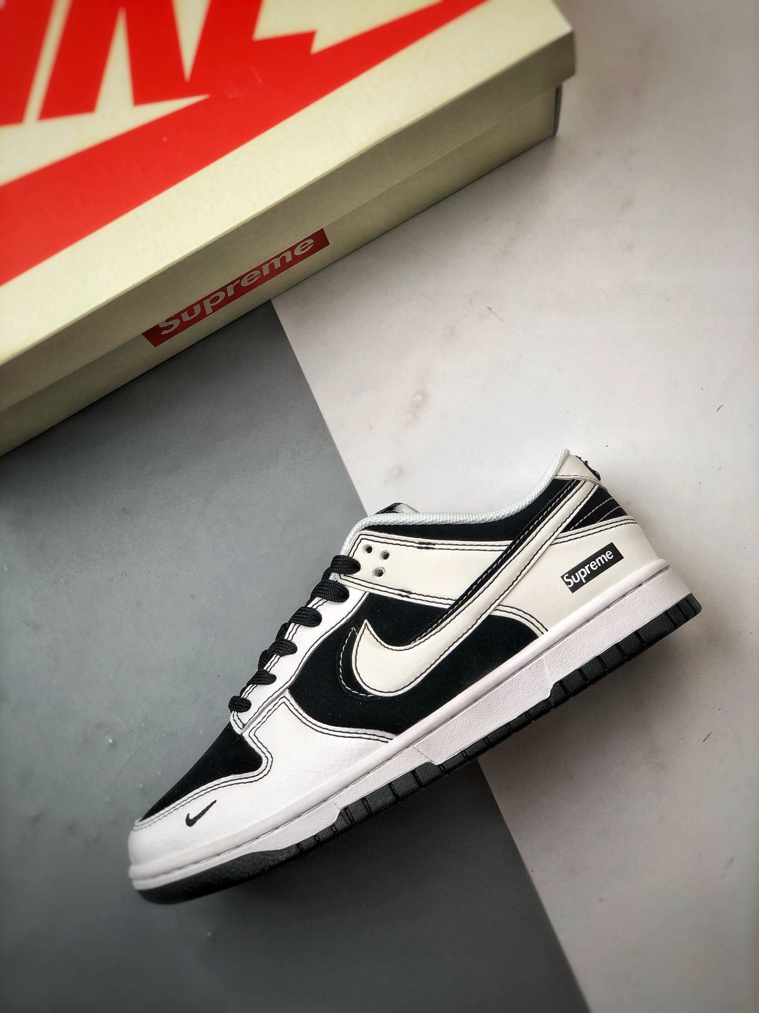 Supreme x NK Dunk Low Retro (FC1688-144)