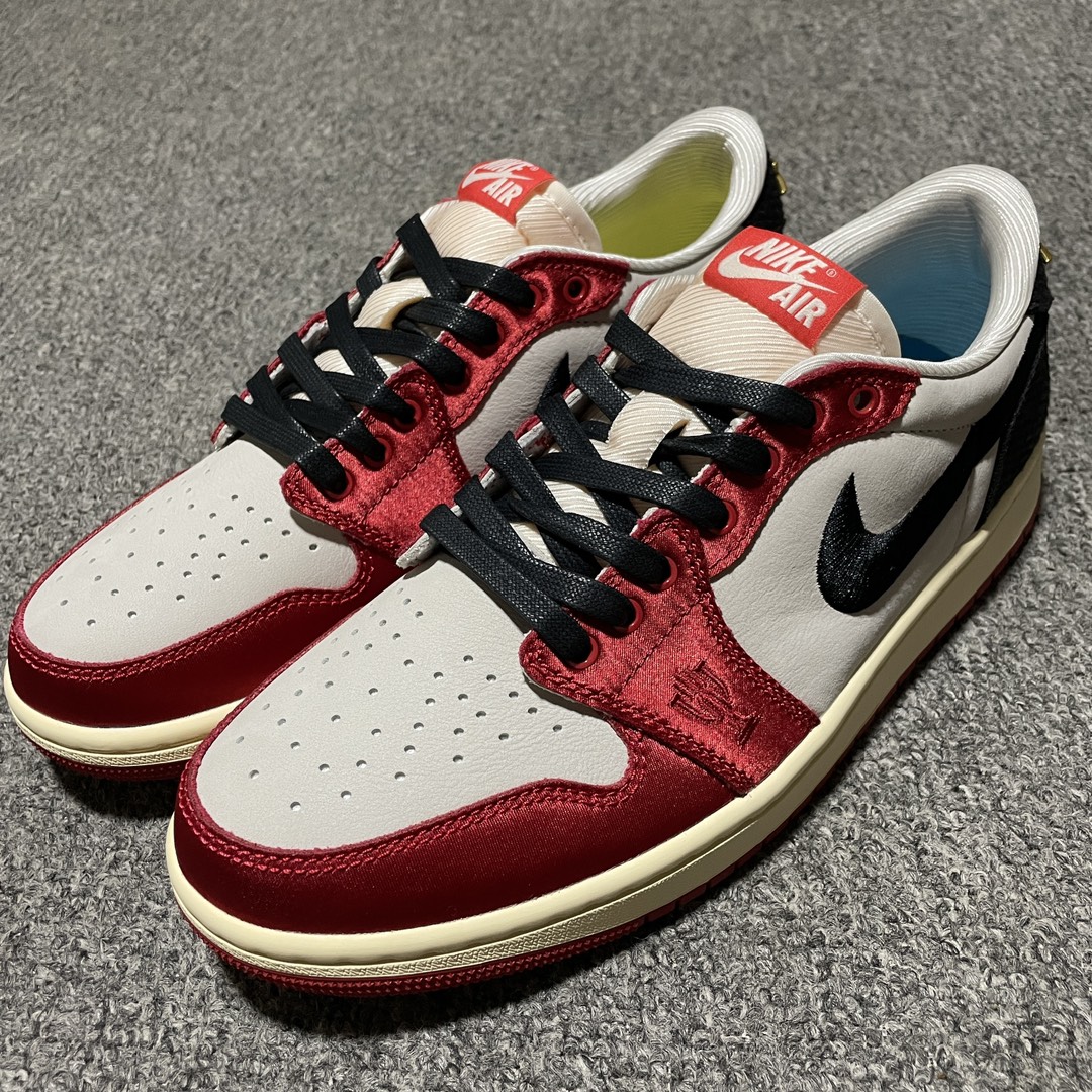 Trophy Room × Nike Air Jordan 1 Low OG "Sail and Varsity Red" (FN0432-100)