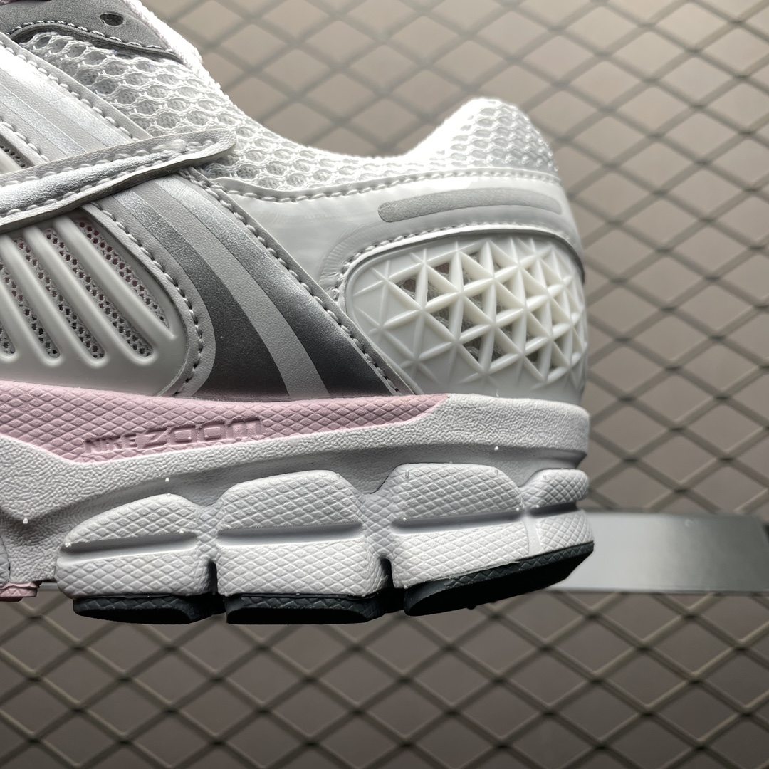 Nike WMNS Zoom Vomero 5 "520"(FN3695-001)