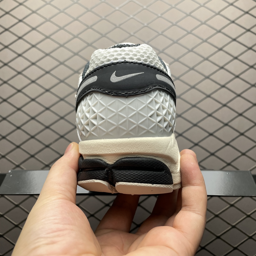 Nike Zoom Vomero 5 PRM Supersonic "Light Bone and Black"( FN7649-110)