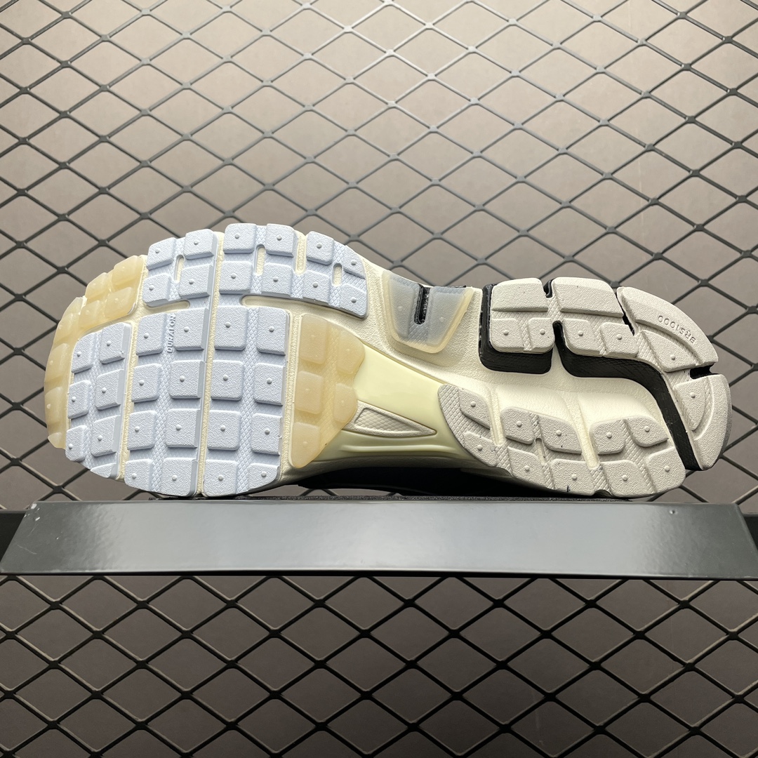 Nike Zoom Vomero 5 PRM Supersonic "Light Bone and Black"( FN7649-110)