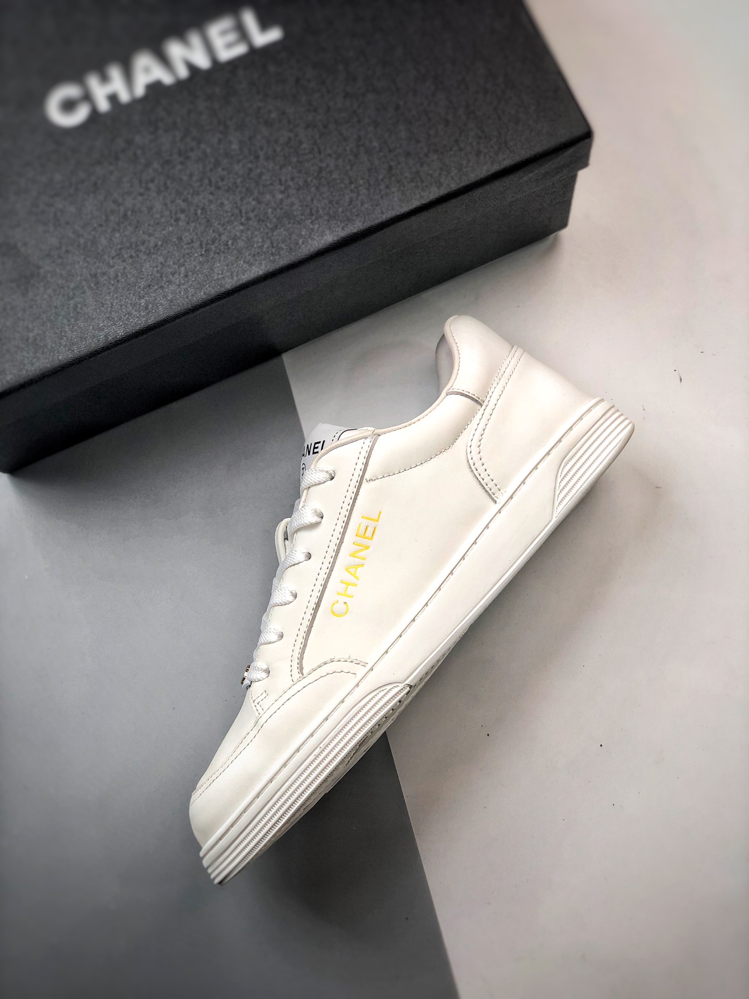 CHANL leather sneakers（G45085-B13311-NP502）