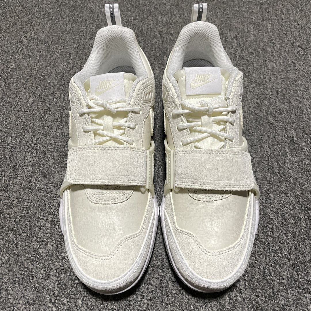 Travis Scott × Nike Zoom Field Jaxx "Sail"（HQ3061-100）