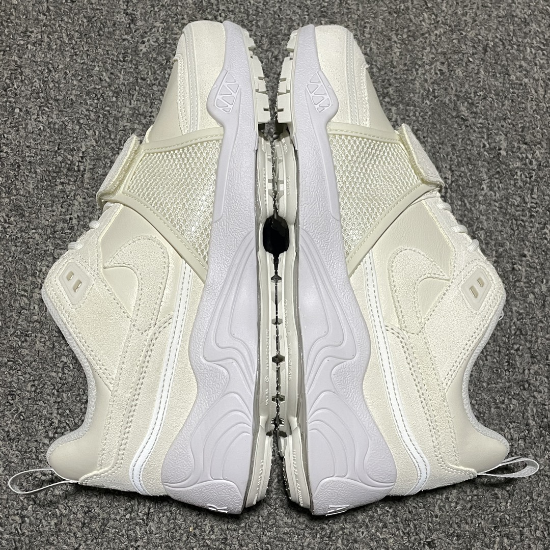 Travis Scott × Nike Zoom Field Jaxx "Sail"（HQ3061-100）