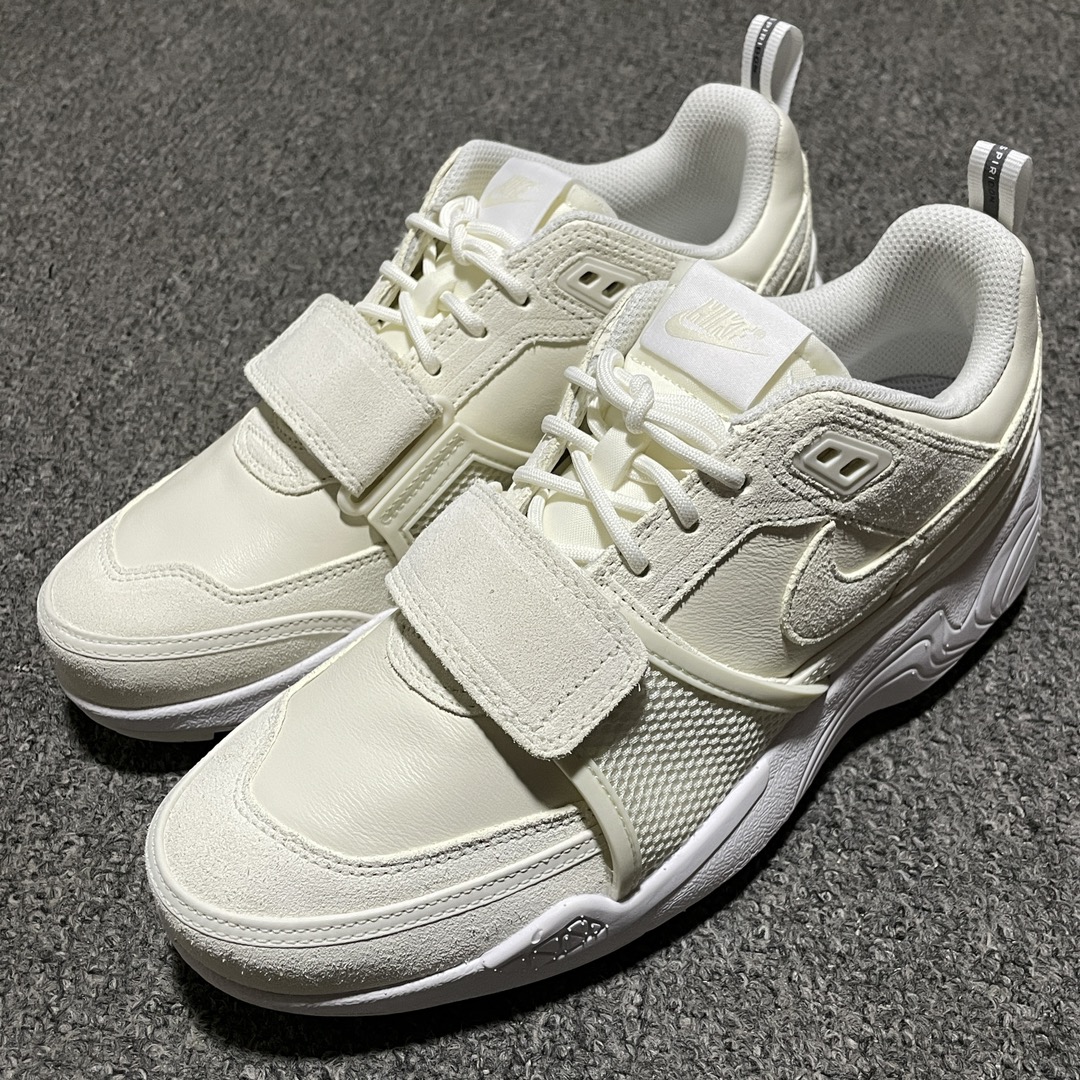 Travis Scott × Nike Zoom Field Jaxx "Sail"（HQ3061-100）