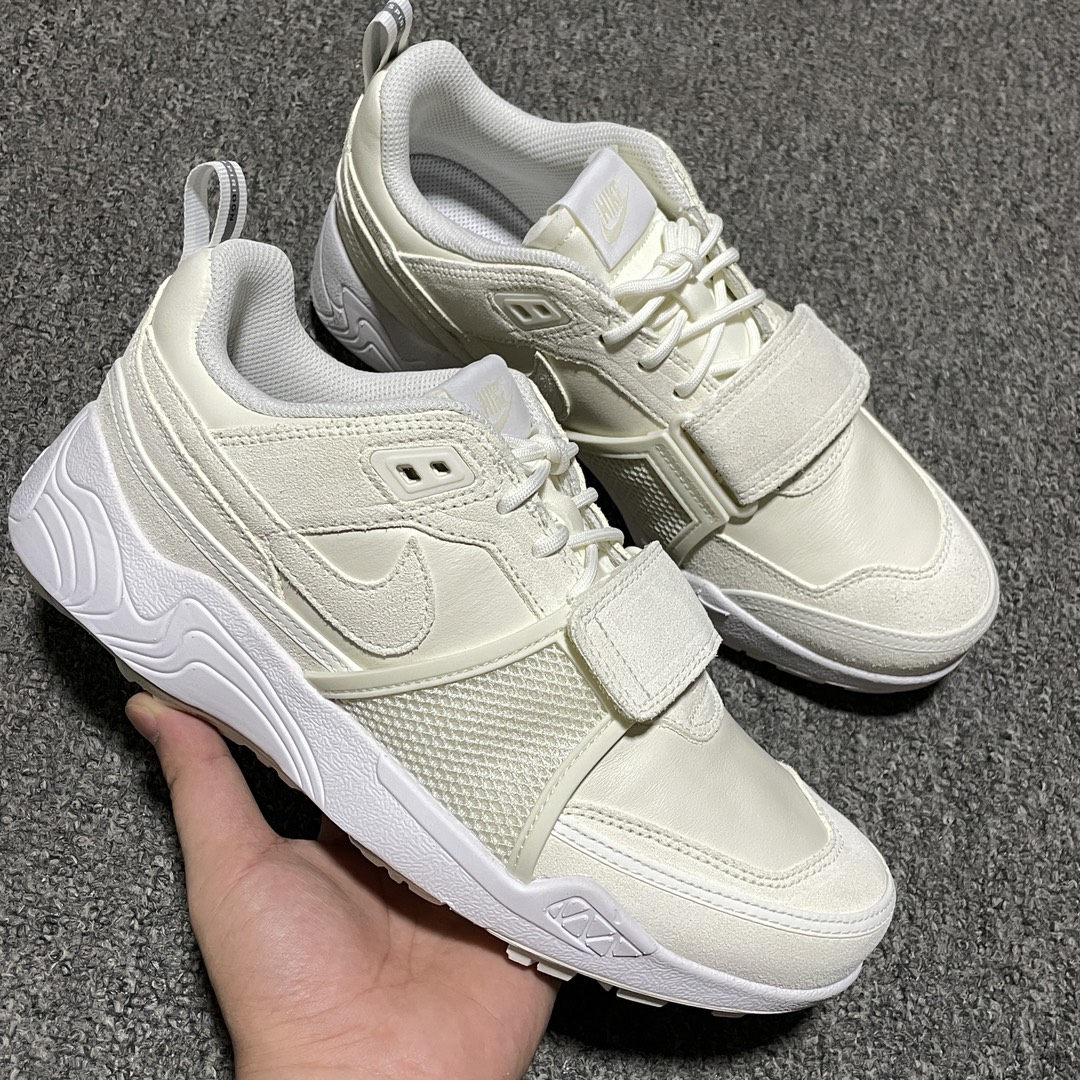 Travis Scott × Nike Zoom Field Jaxx "Sail"（HQ3061-100）