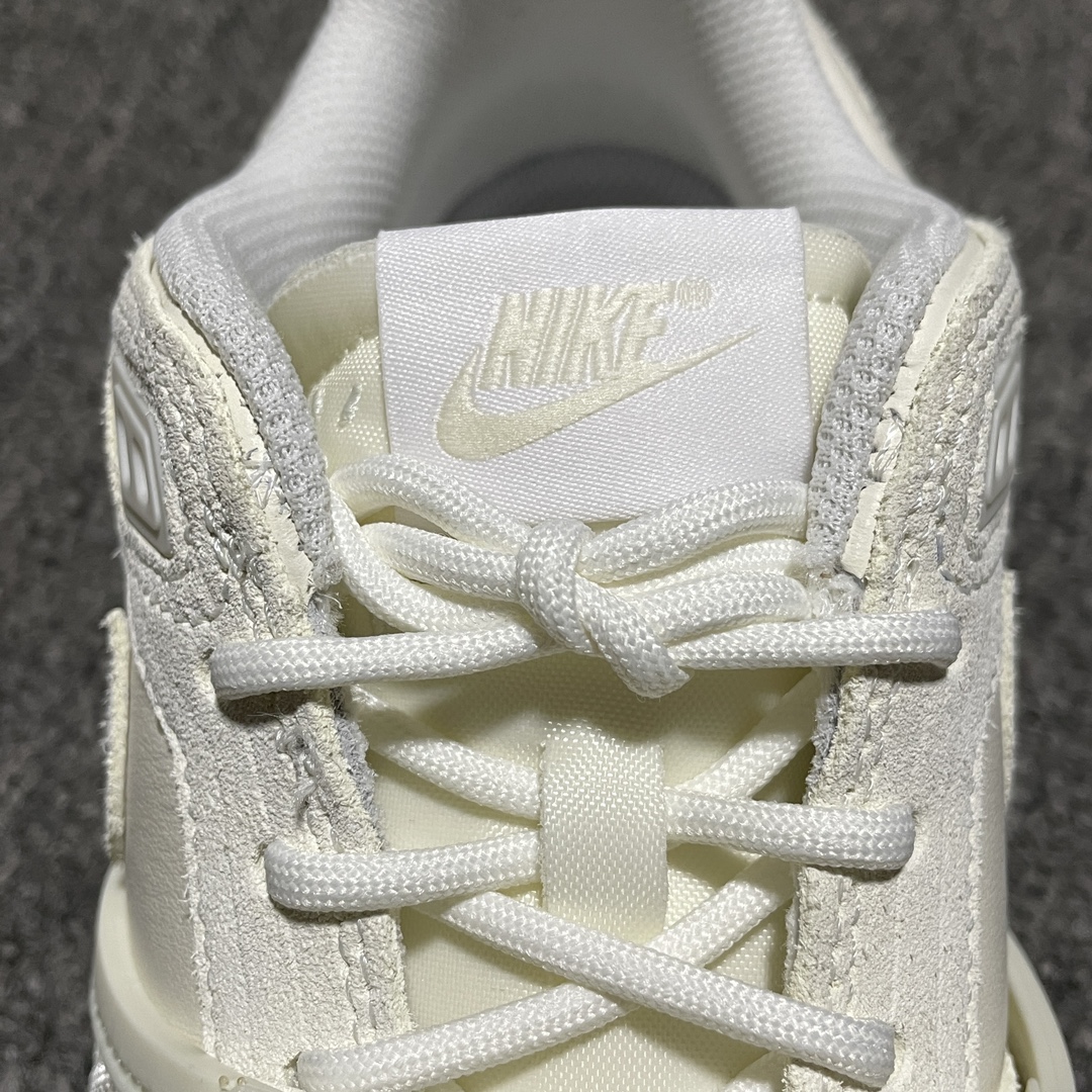 Travis Scott × Nike Zoom Field Jaxx "Sail"（HQ3061-100）