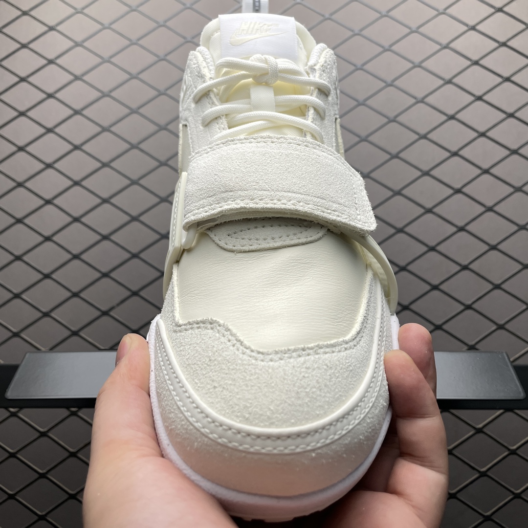 Travis Scott × Nike Zoom Field Jaxx "Sail"（HQ3061-100）