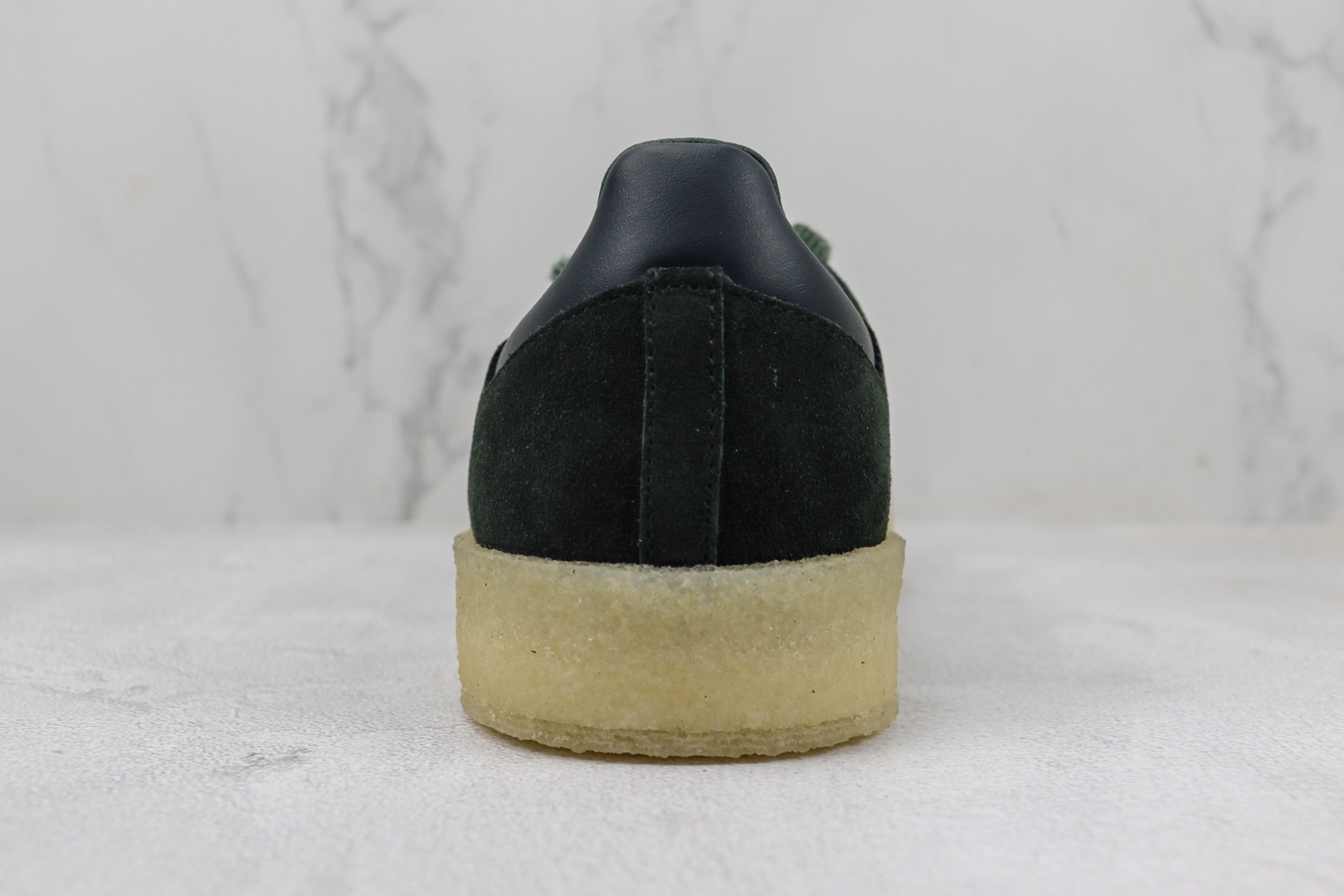 Ronnie Fieg × Clarks × adidas Samba "Shadow Green"（ID7299）