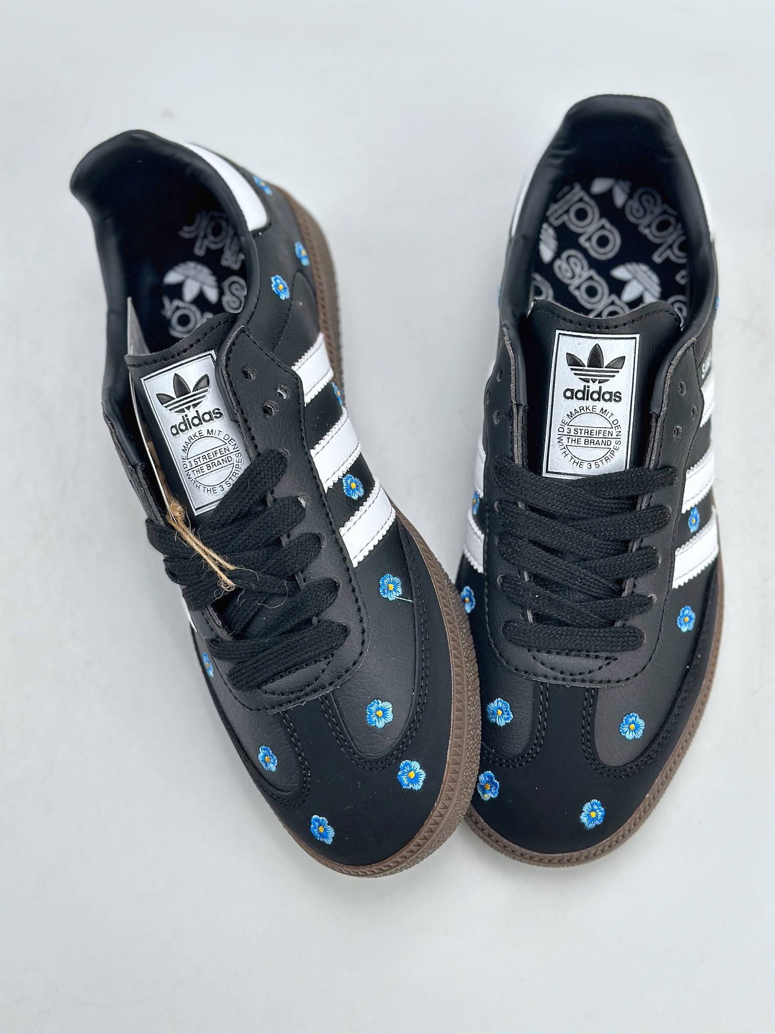 adidas Originals Women's Samba OG "Core Black/Footwear White/Gum"（IF4397）