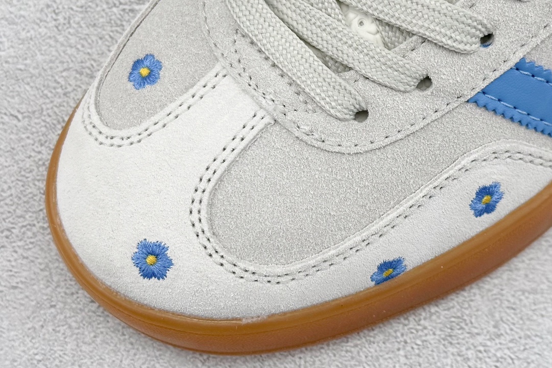 adidas Originals Women's Gazelle Indoor "Cloud White/Light Blue/Gum"（IF4491）