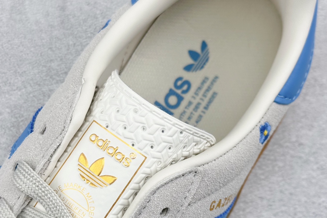 adidas Originals Women's Gazelle Indoor "Cloud White/Light Blue/Gum"（IF4491）