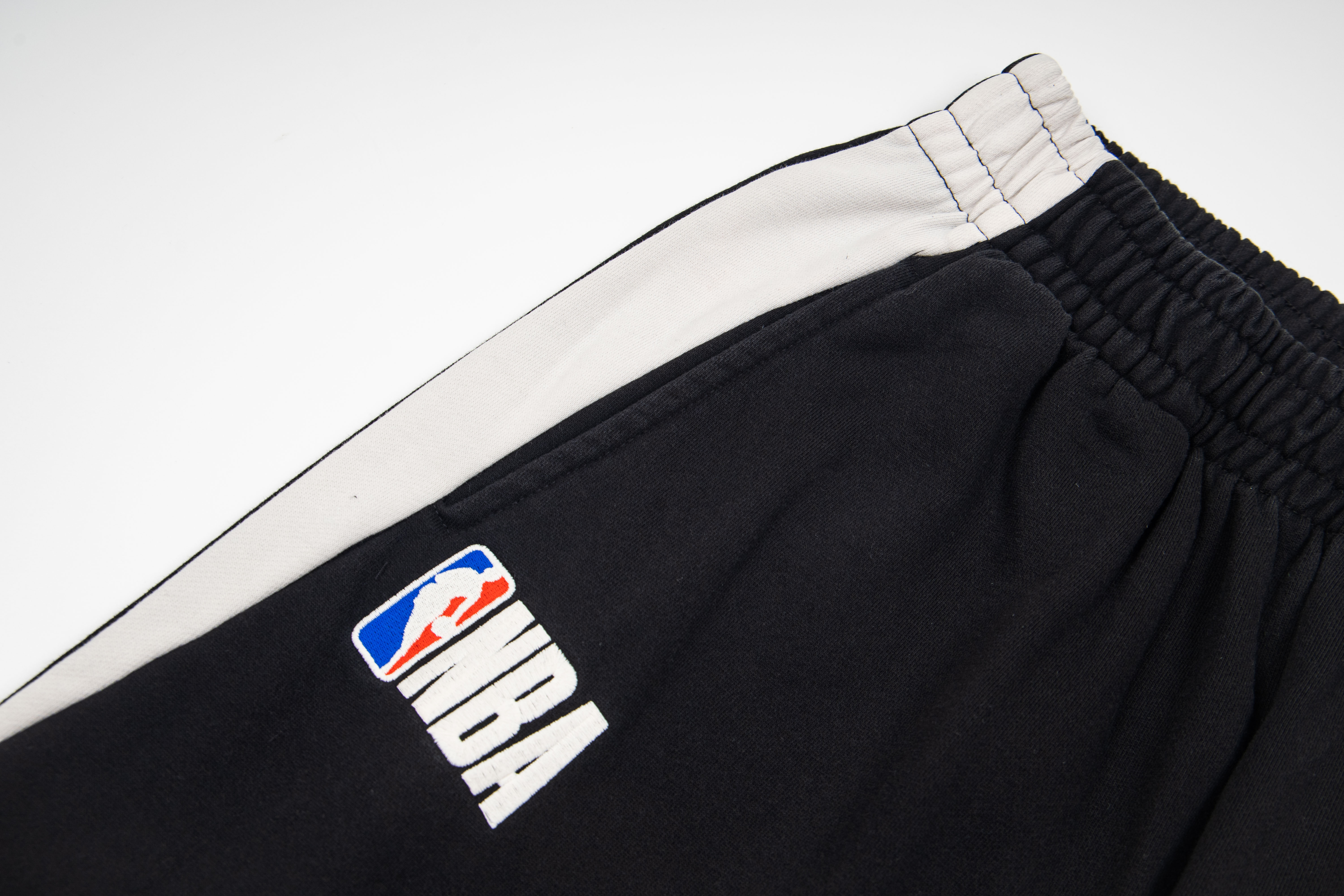Balenciaga NBA collaboration oversized track pants in black/white（864873TTVV91070）