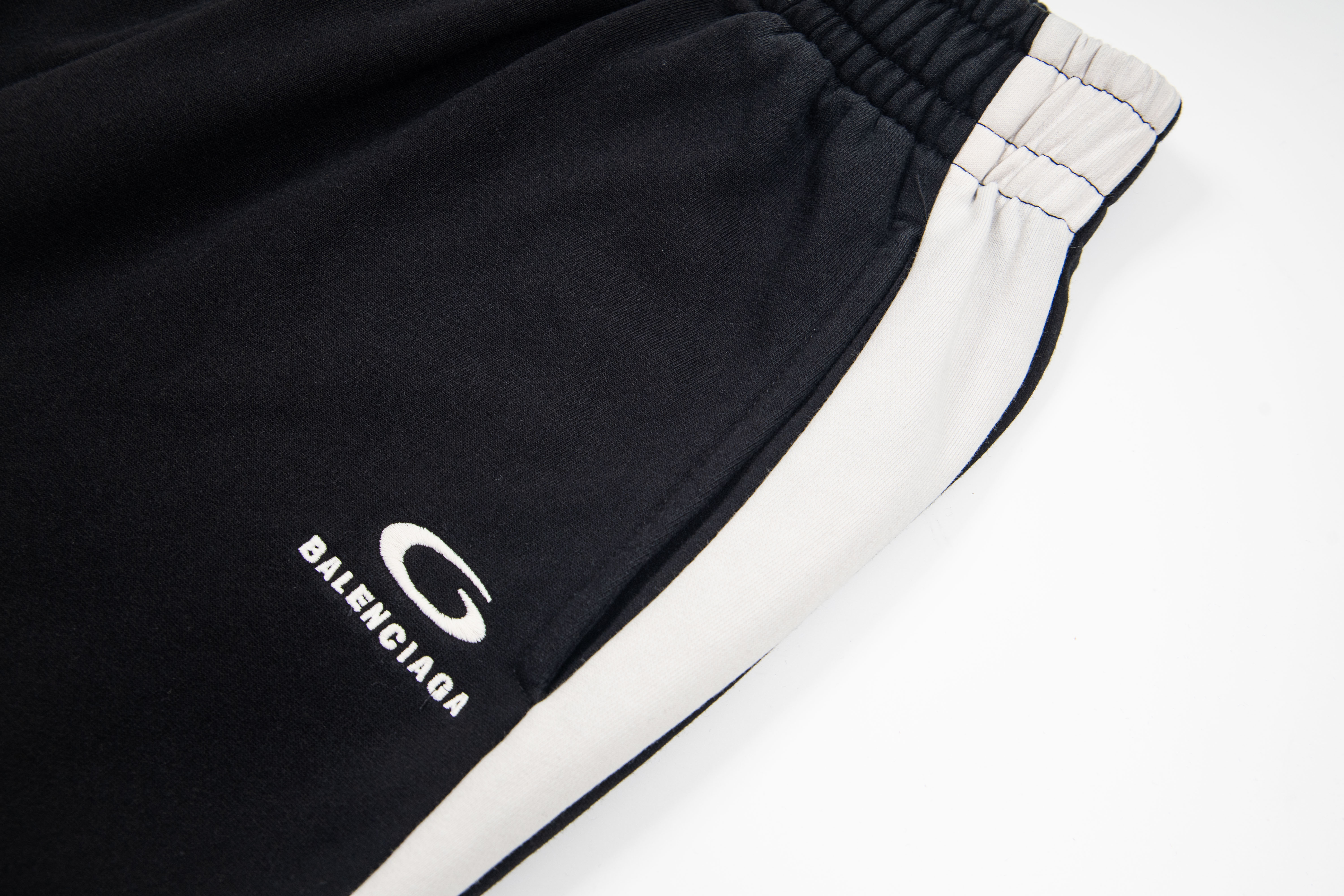 Balenciaga NBA collaboration oversized track pants in black/white（864873TTVV91070）