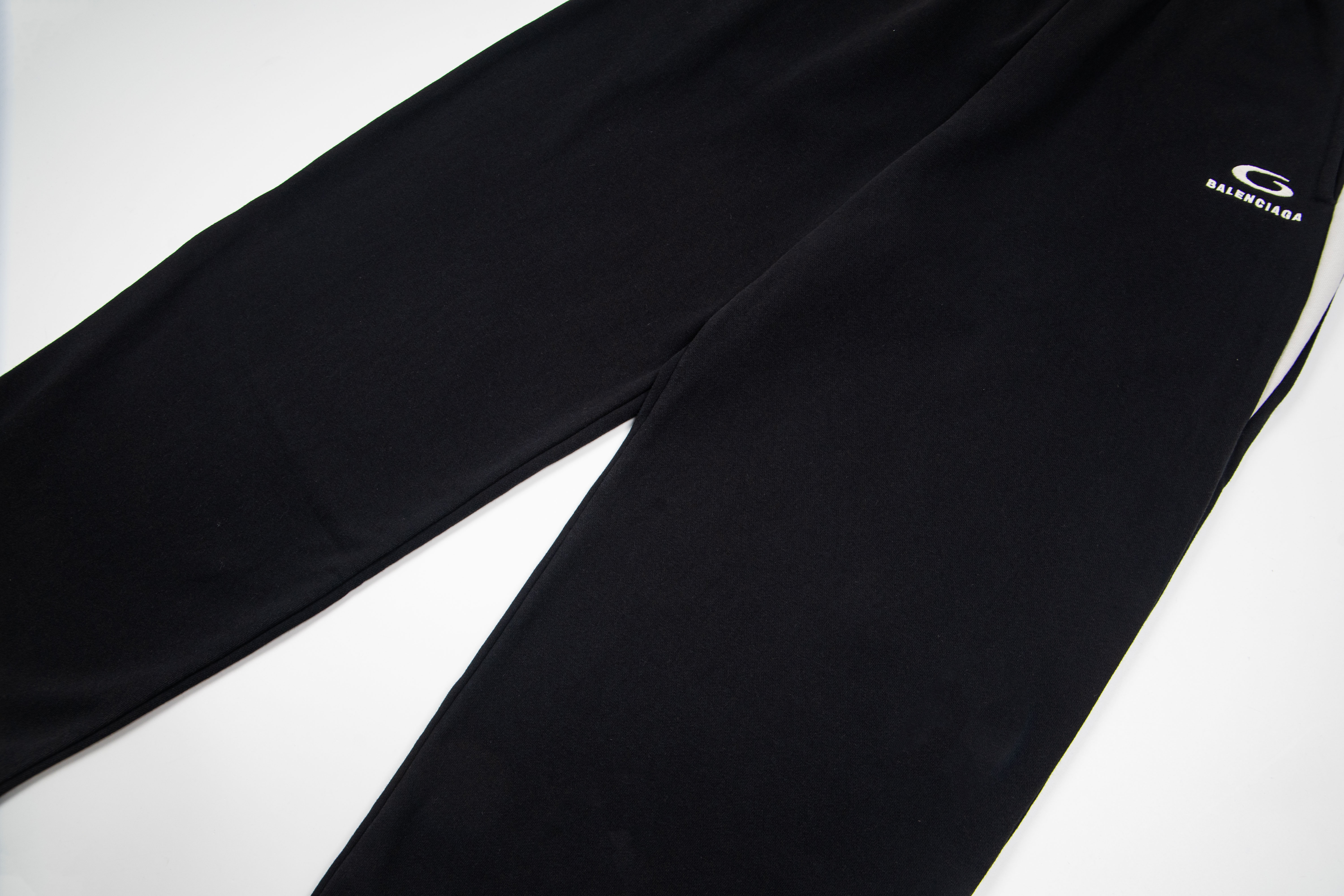 Balenciaga NBA collaboration oversized track pants in black/white（864873TTVV91070）