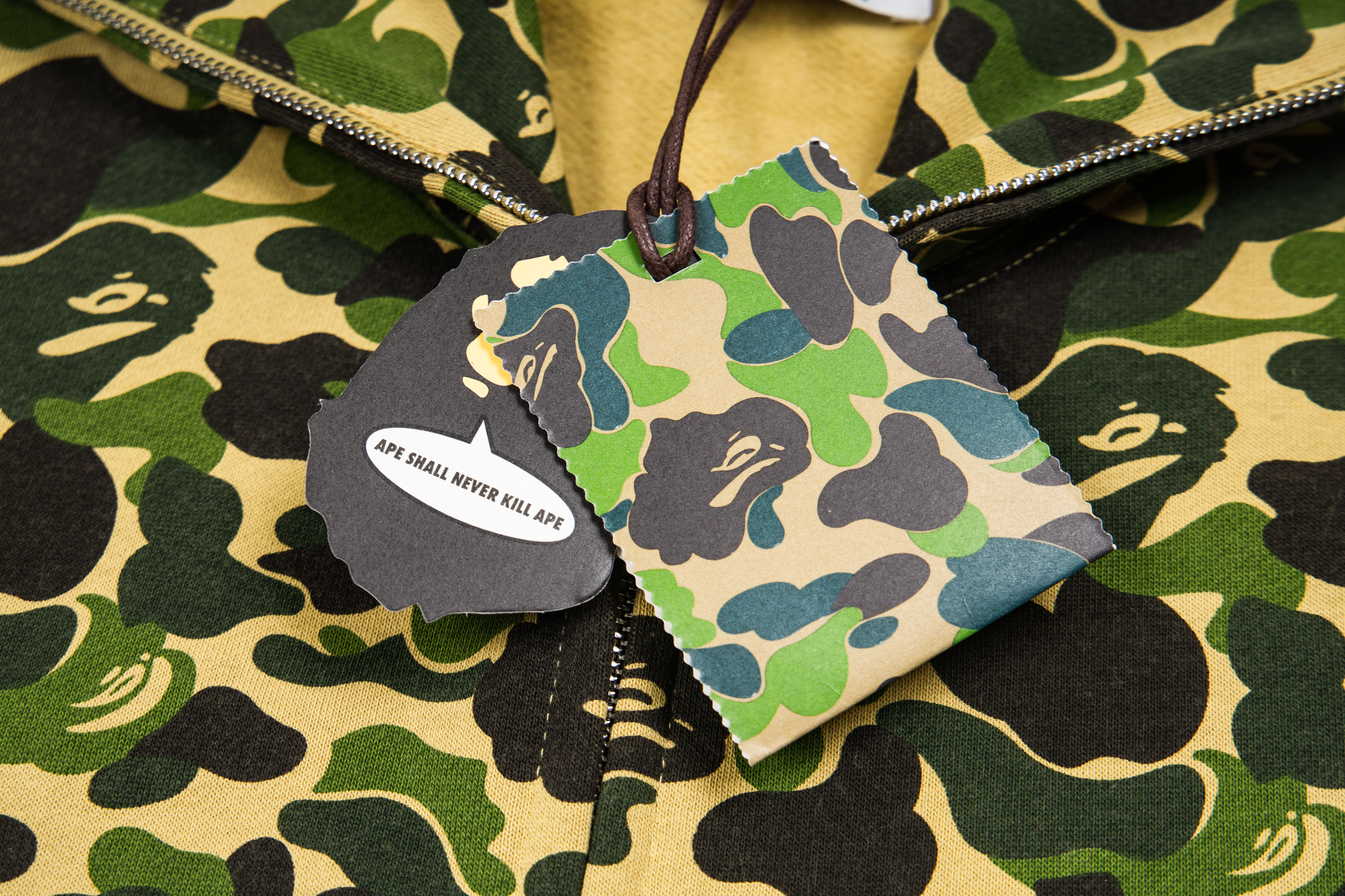 Bape Shark Hoodie（1E80-115-022）
