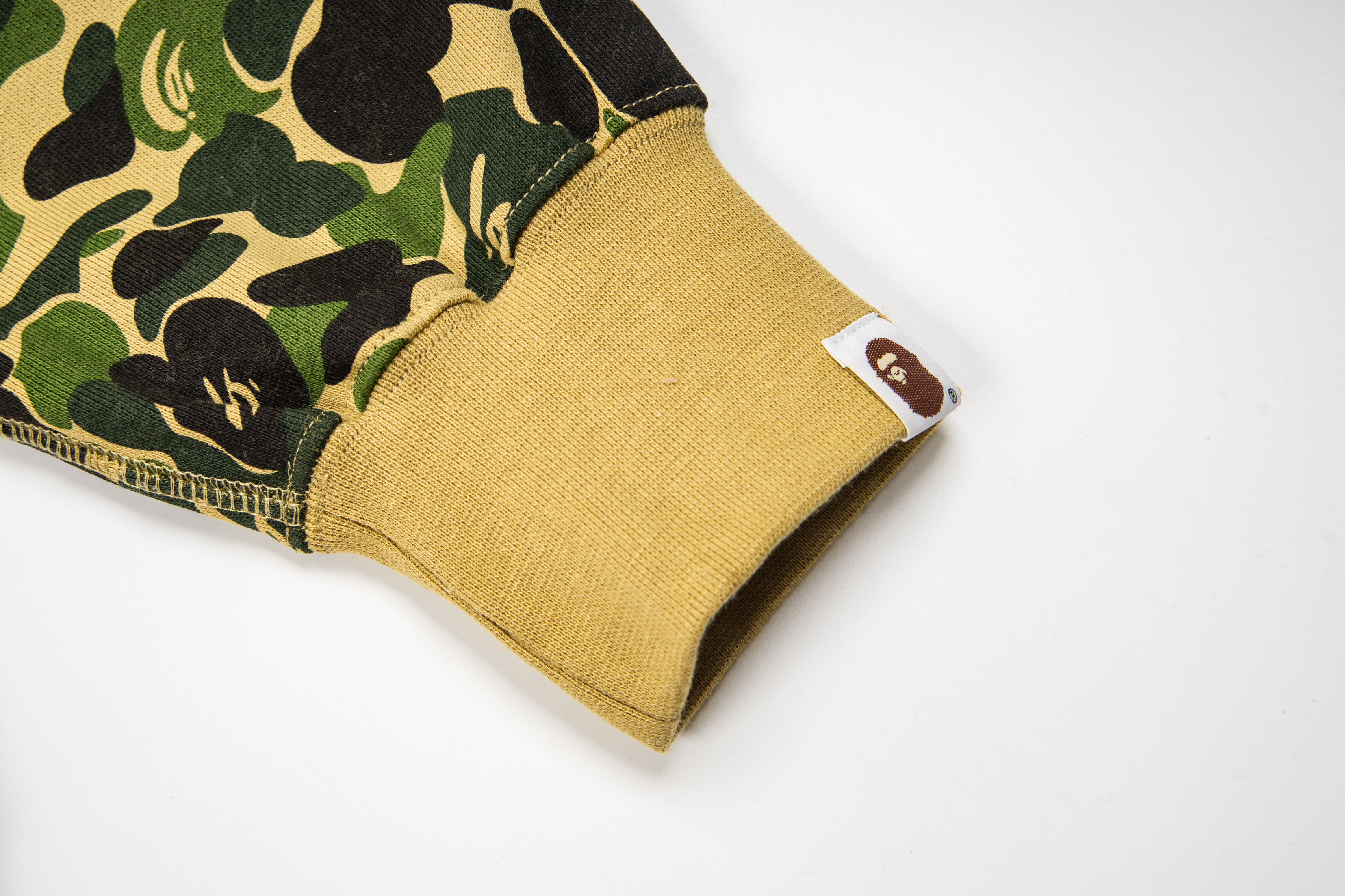 Bape Shark Hoodie（1E80-115-022）