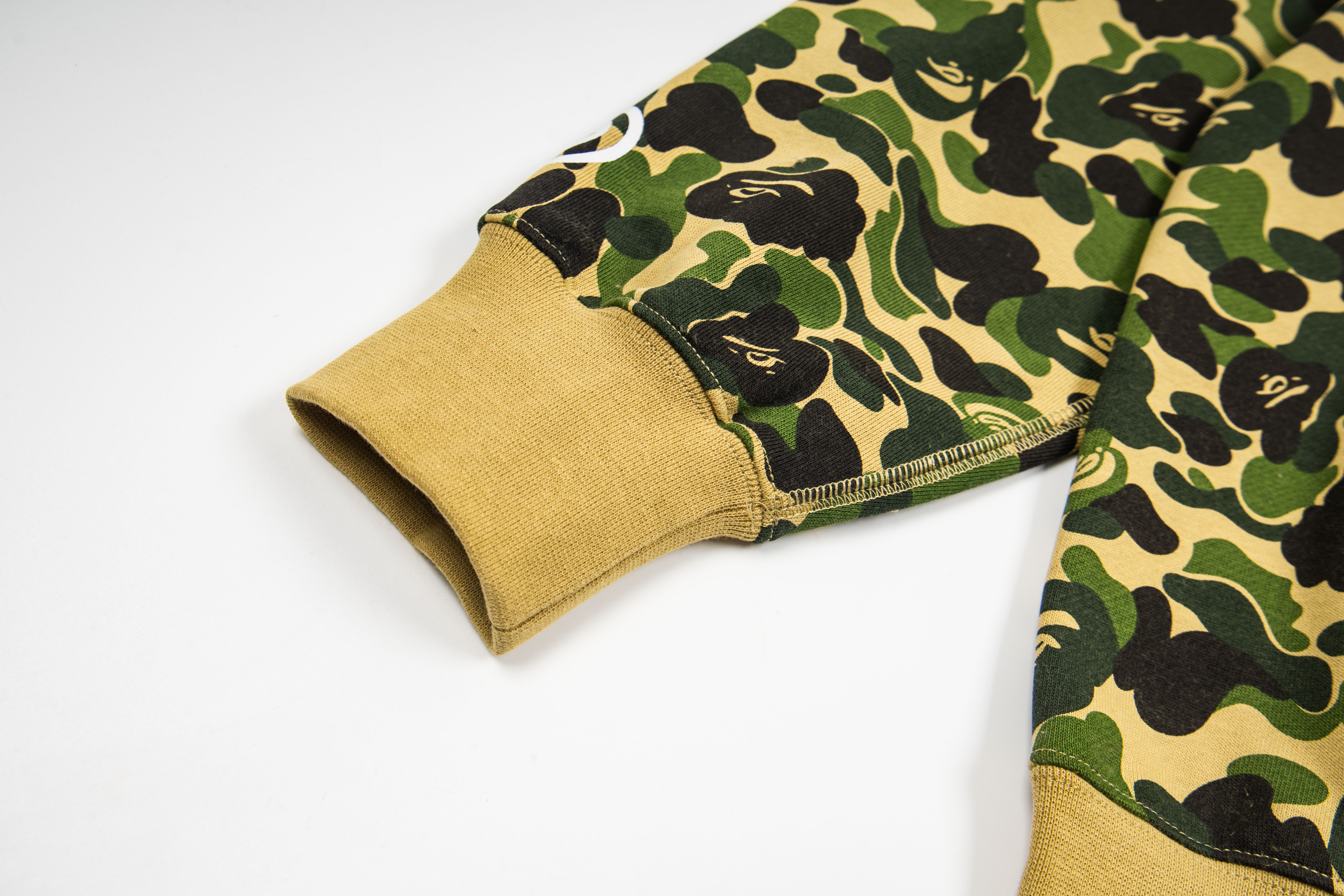 Bape Shark Hoodie（1E80-115-022）