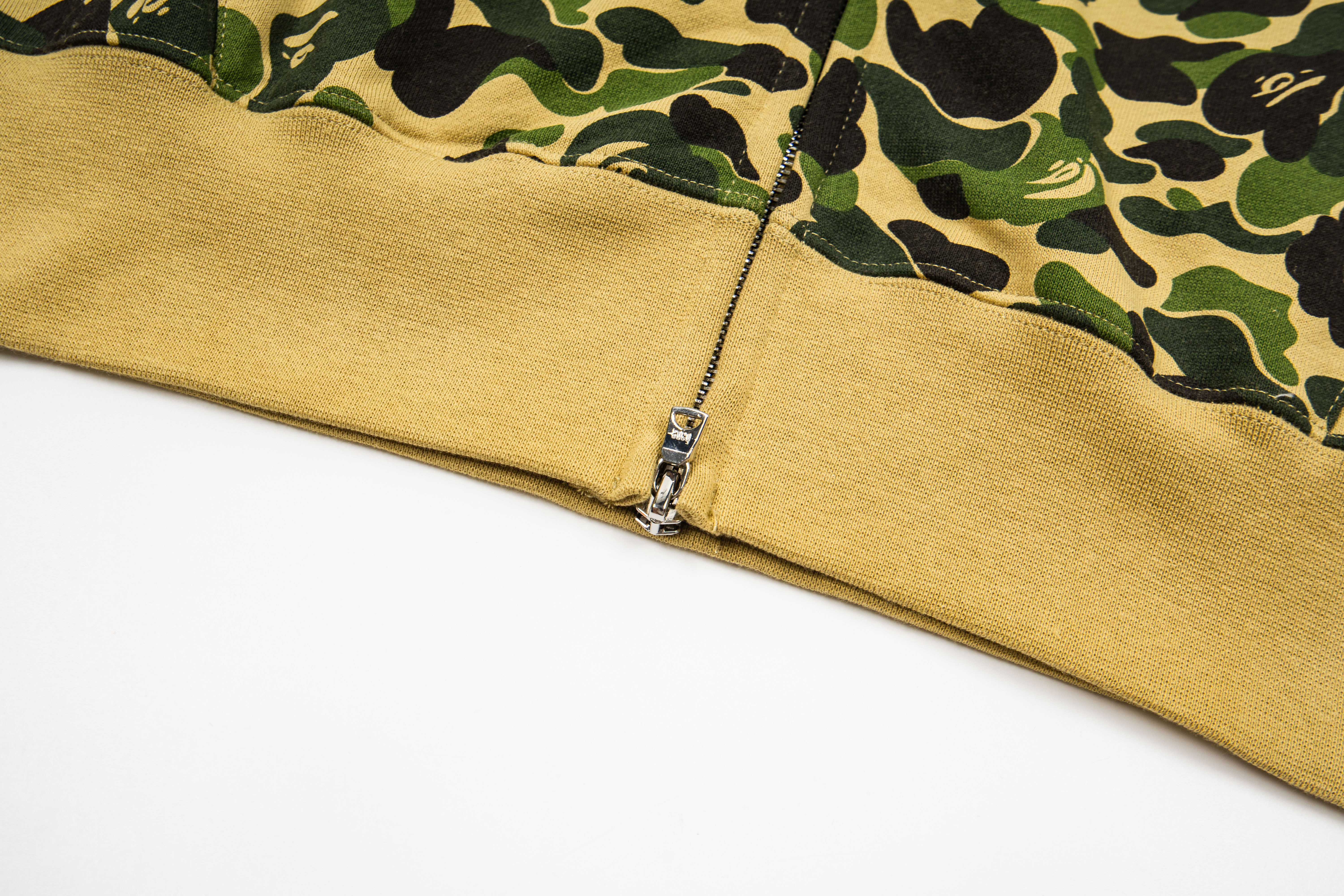 Bape Shark Hoodie（1E80-115-022）