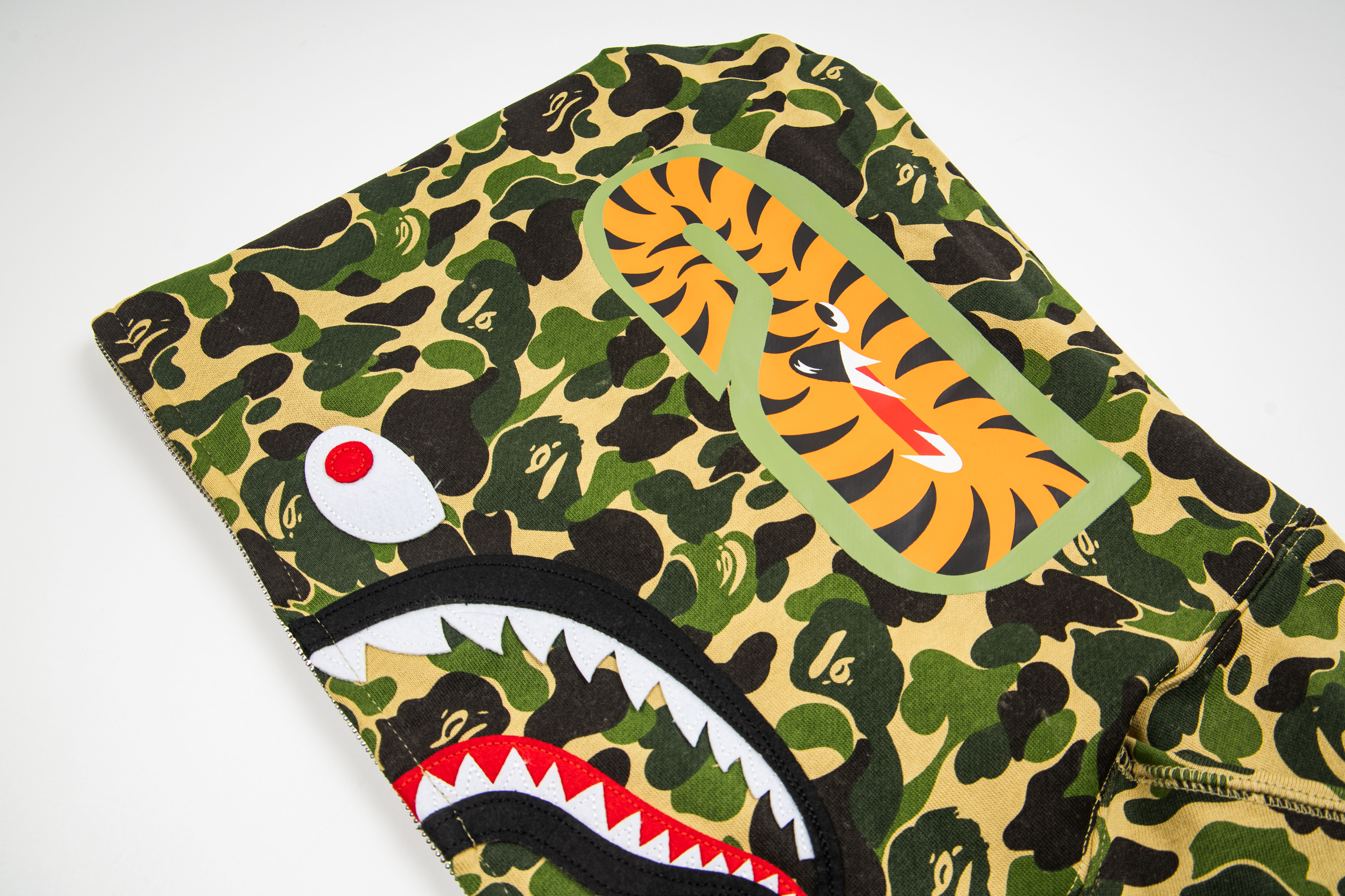 Bape Shark Hoodie（1E80-115-022）