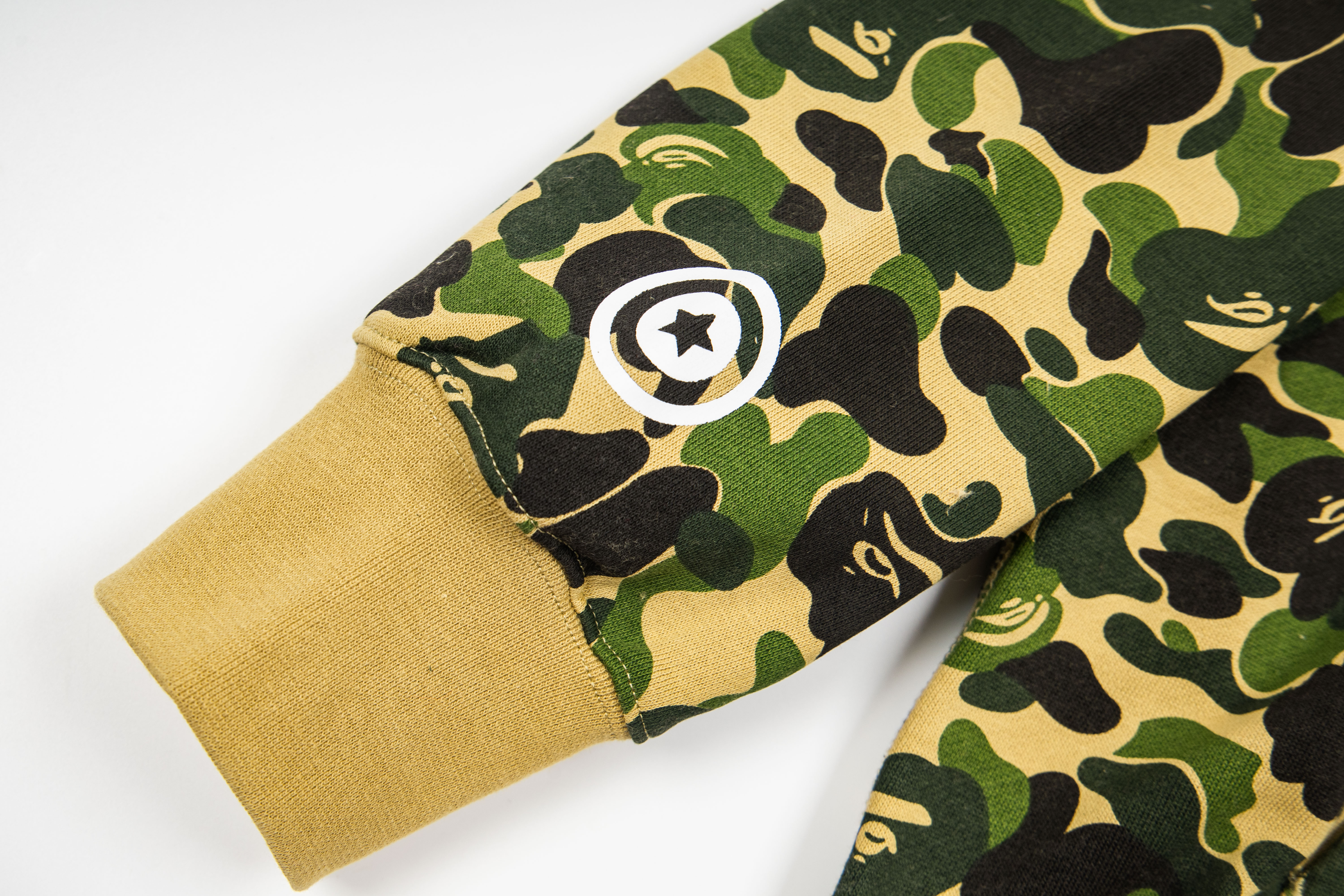 Bape Shark Hoodie（1E80-115-022）