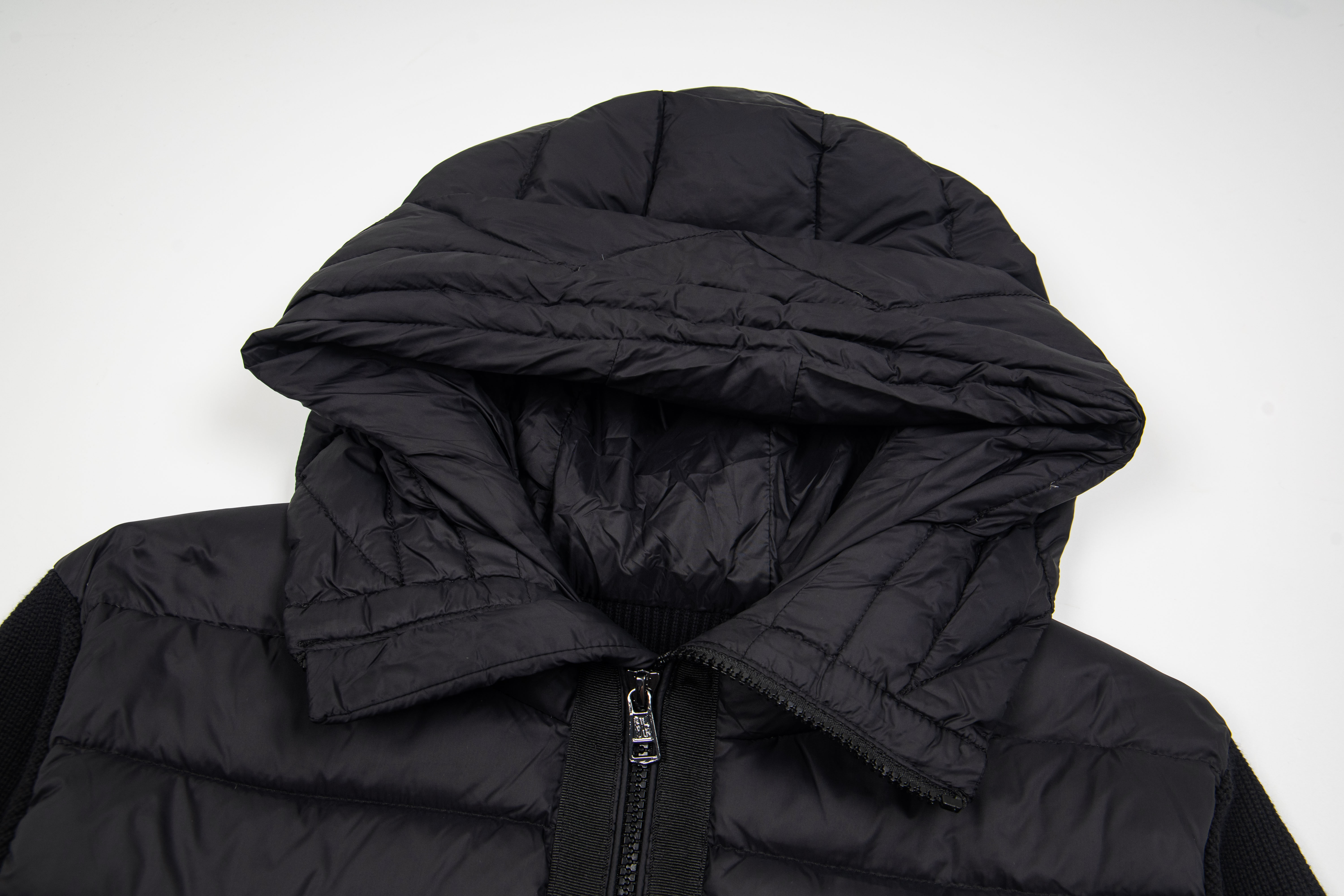 MONCLER Men's Logo Patch Knit Hooded Padding-NFCバージョン（G20919B50800A9340777）