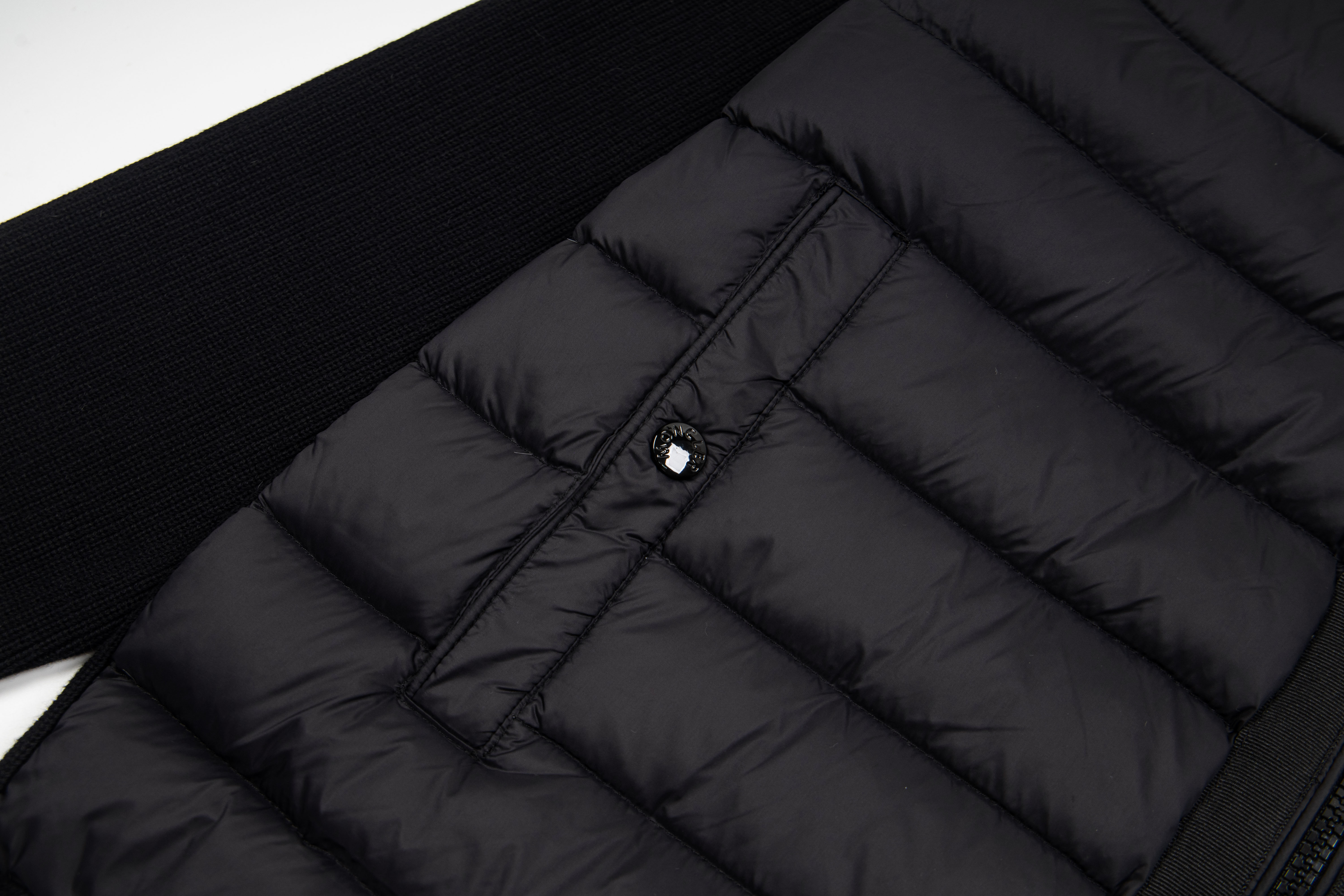 MONCLER Men's Logo Patch Knit Hooded Padding-NFCバージョン（G20919B50800A9340777）