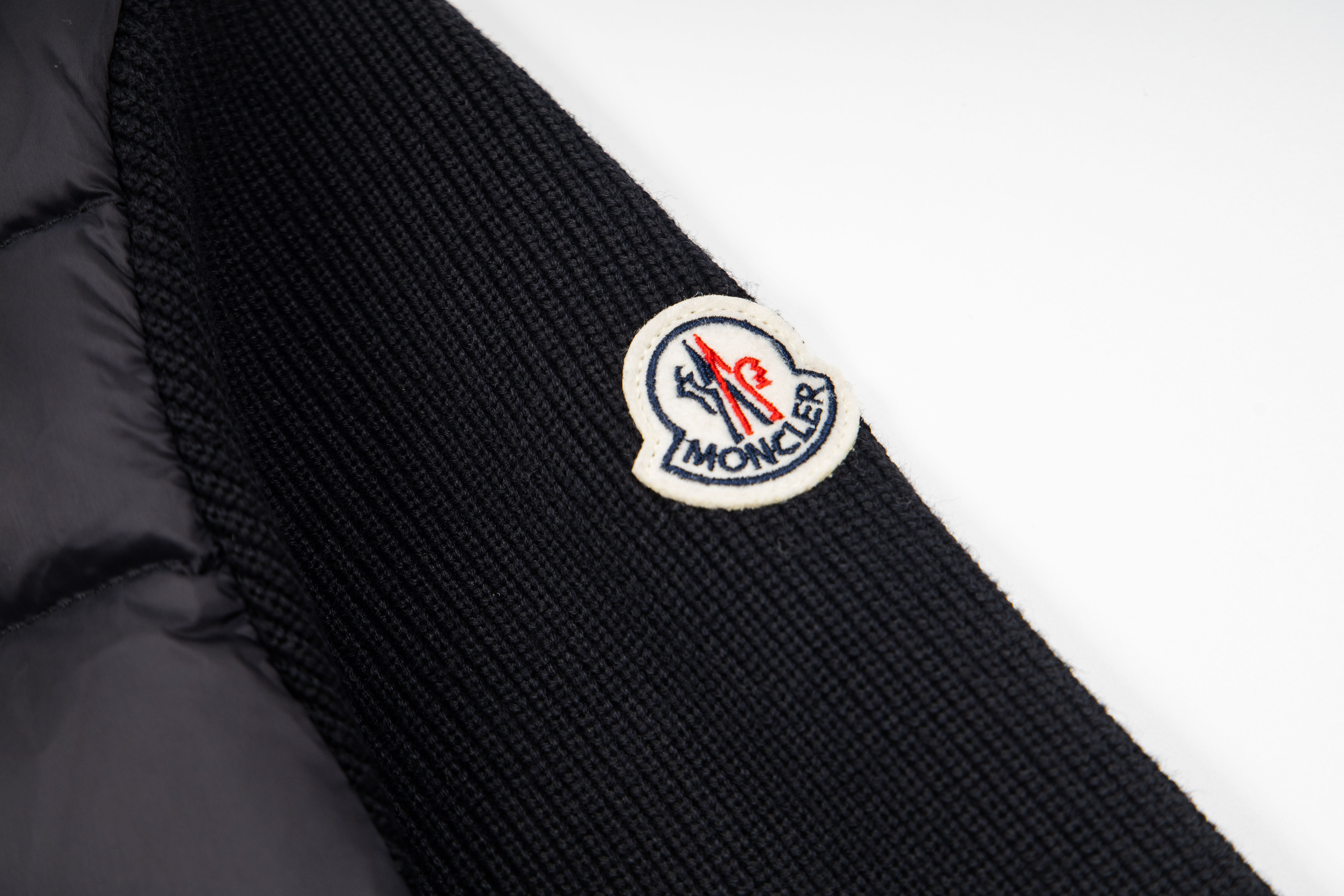 MONCLER Men's Logo Patch Knit Hooded Padding-NFCバージョン（G20919B50800A9340777）
