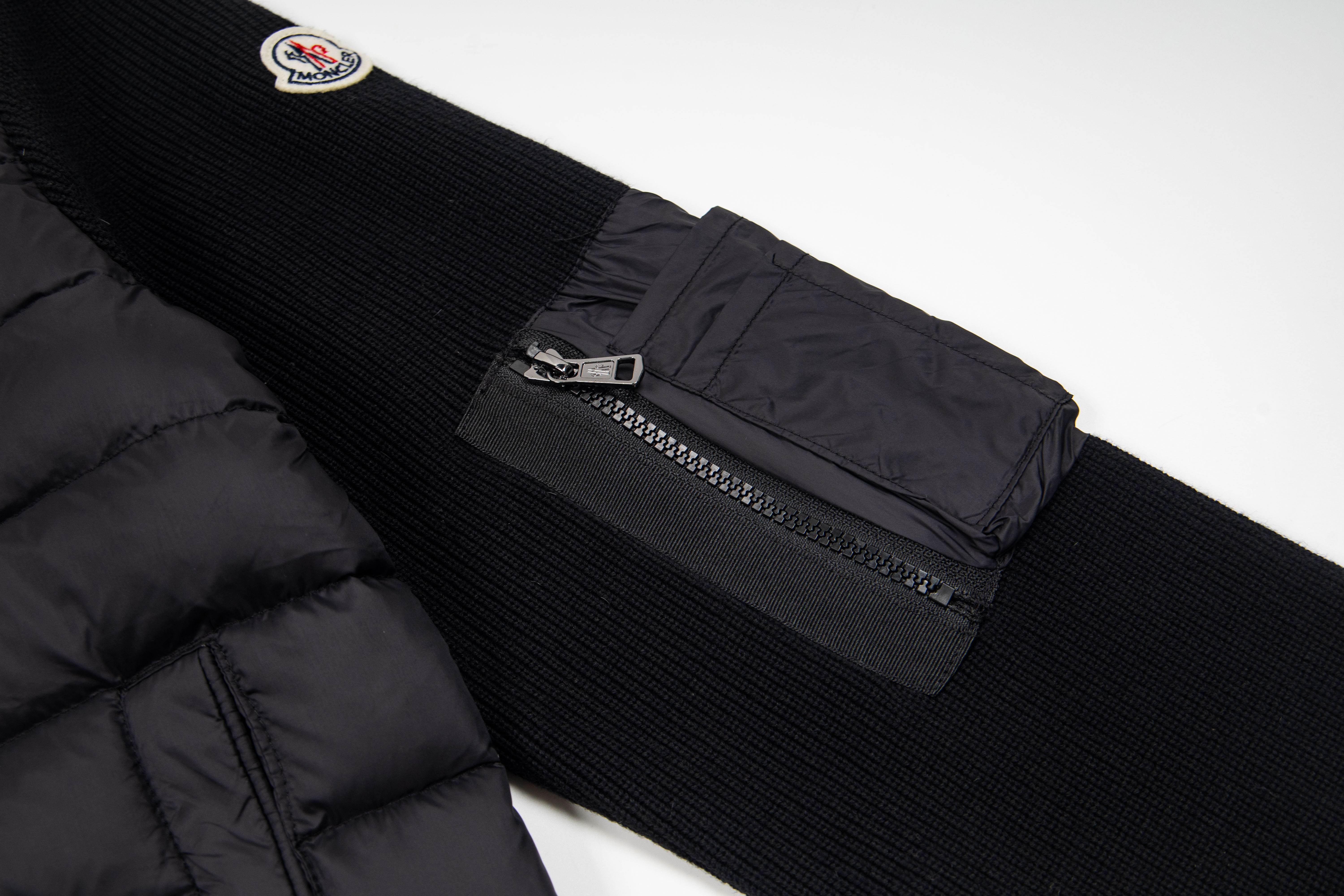 MONCLER Men's Logo Patch Knit Hooded Padding-NFCバージョン（G20919B50800A9340777）