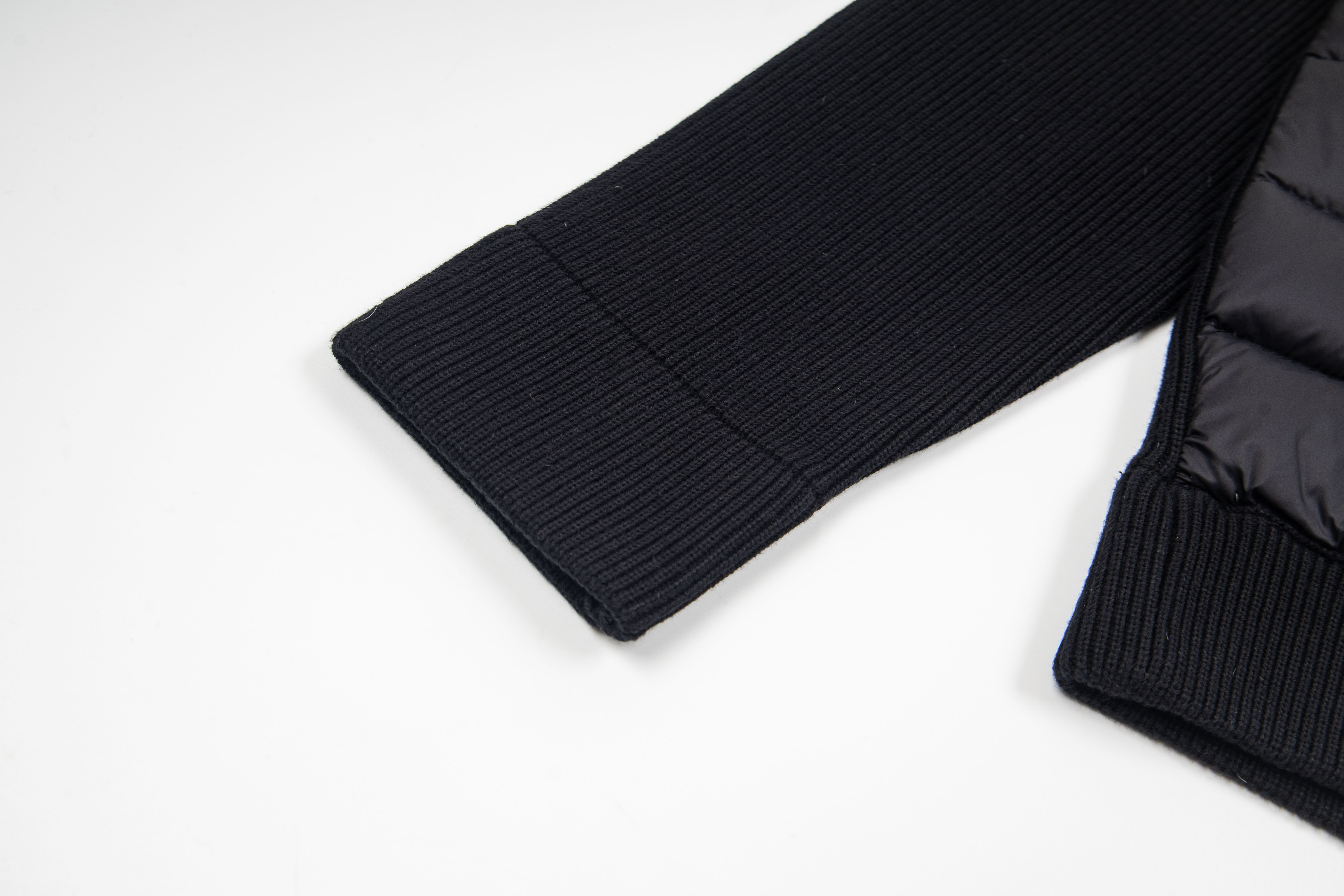 MONCLER Men's Logo Patch Knit Hooded Padding-NFCバージョン（G20919B50800A9340777）