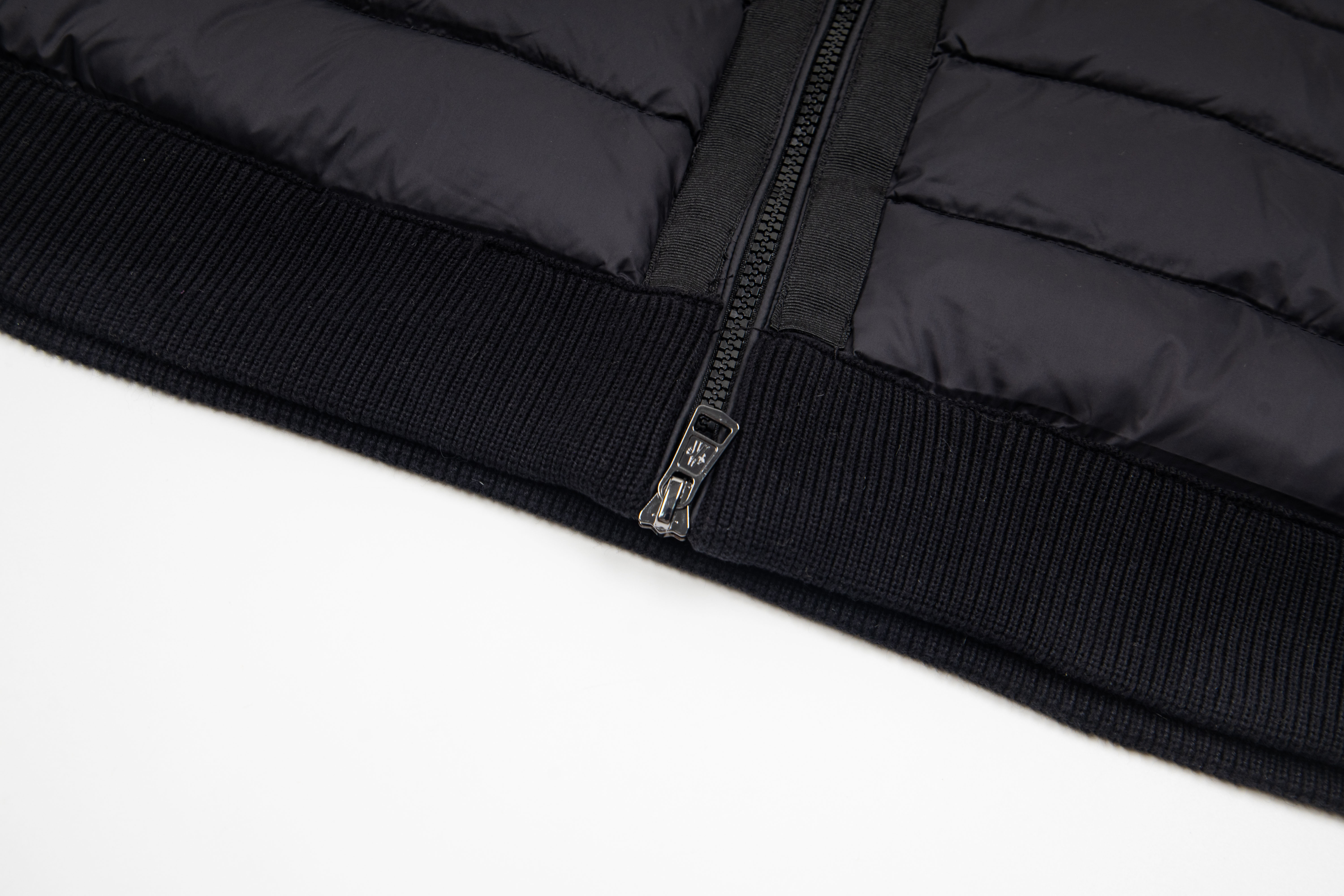 MONCLER Men's Logo Patch Knit Hooded Padding-NFCバージョン（G20919B50800A9340777）