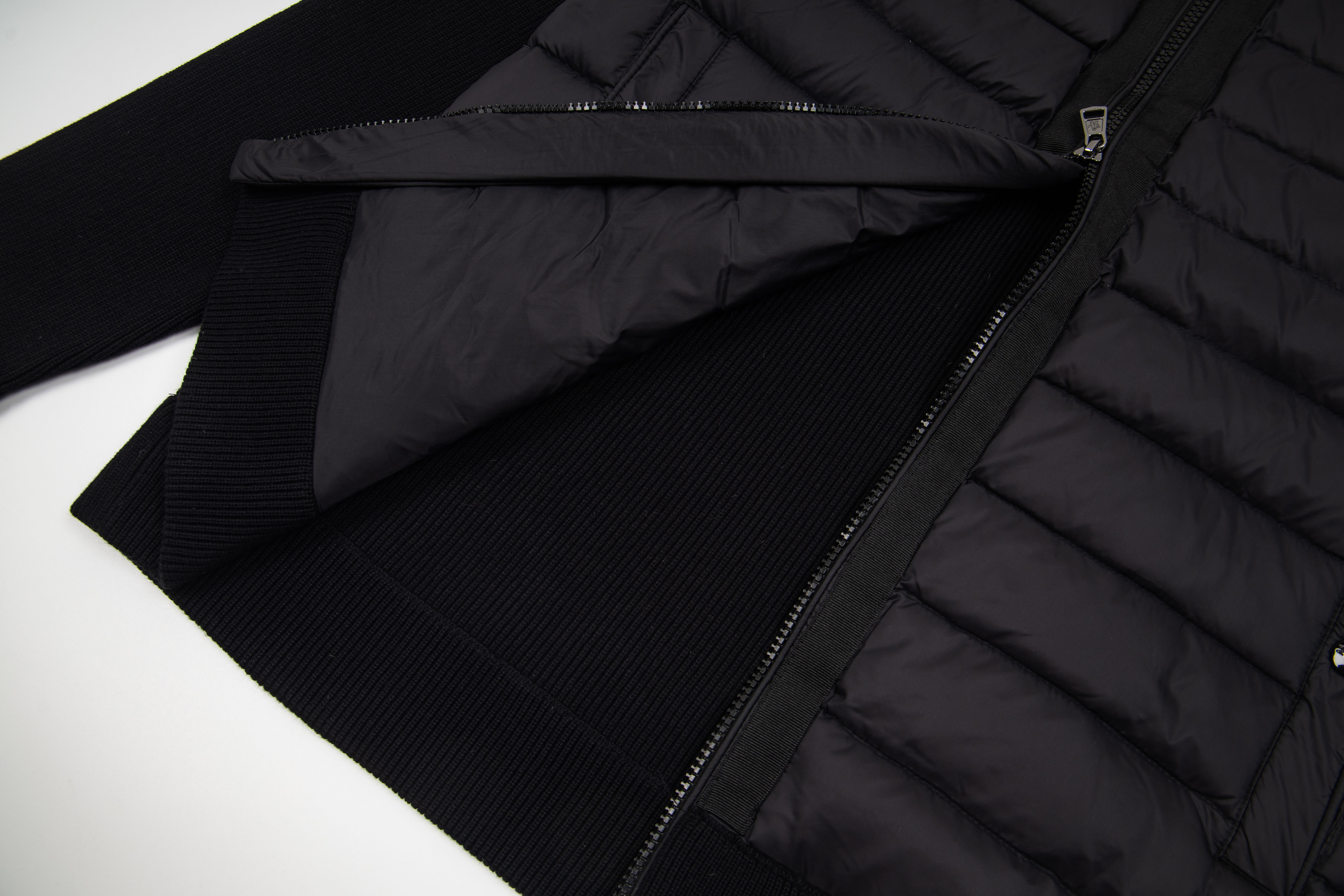 MONCLER Men's Logo Patch Knit Hooded Padding-NFCバージョン（G20919B50800A9340777）