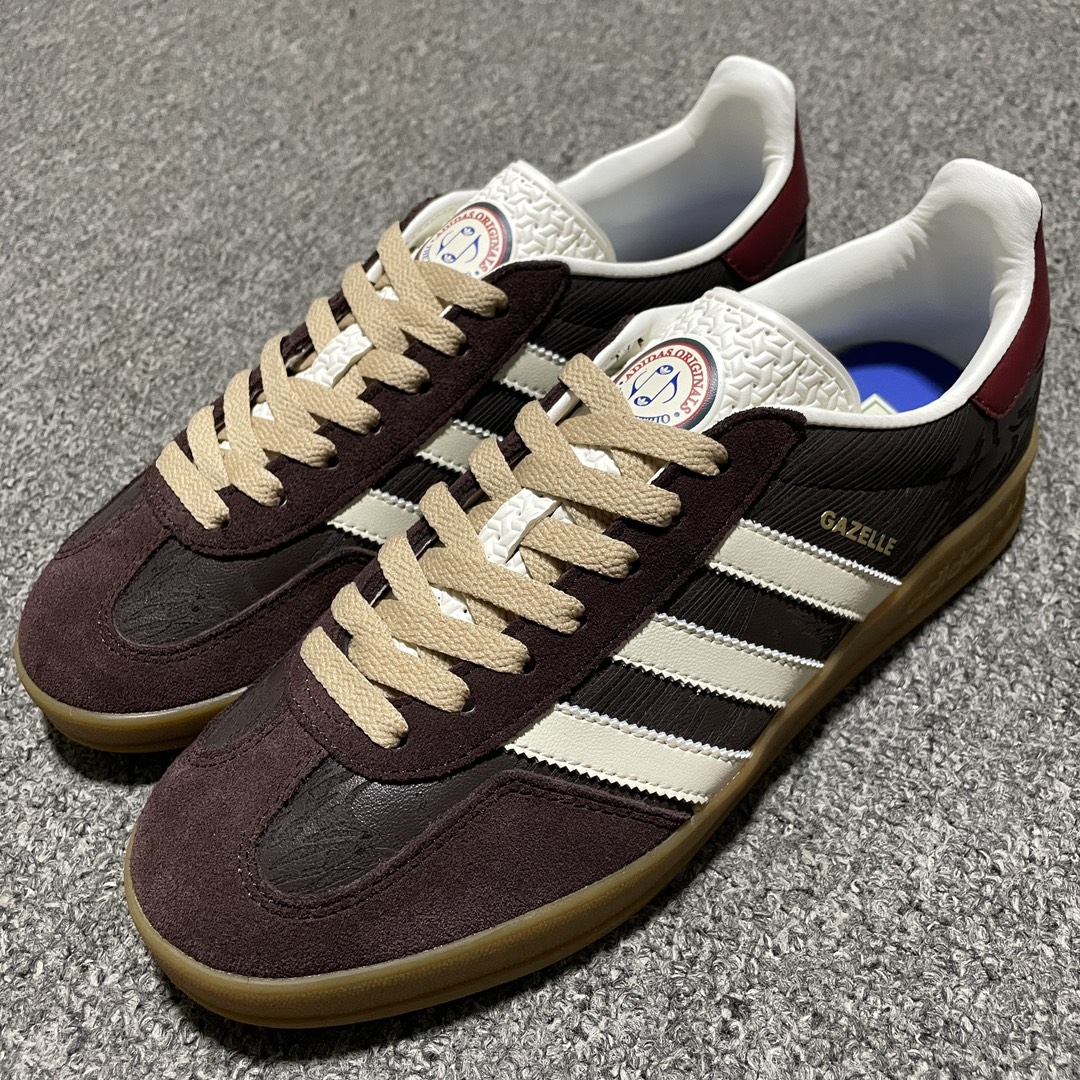The Blue Trio × adidas Originals Gazelle Indoor "Bronze/White/Light Brown"（JP5671）
