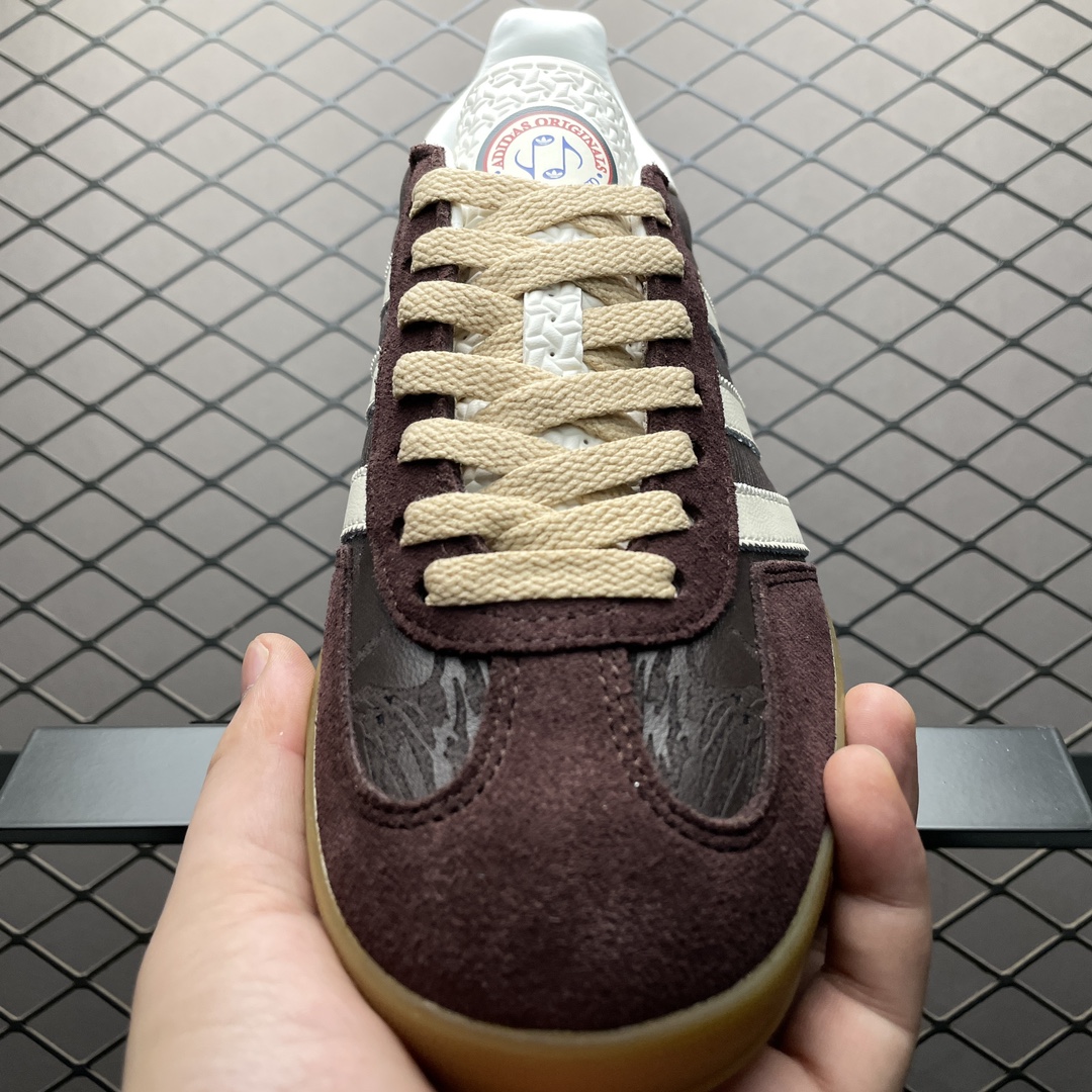 The Blue Trio × adidas Originals Gazelle Indoor "Bronze/White/Light Brown"（JP5671）