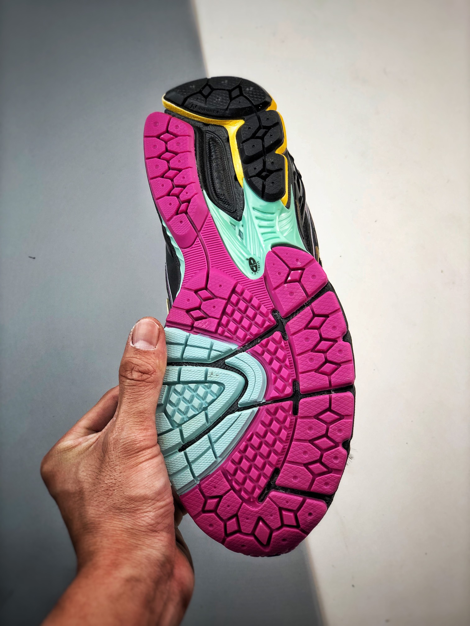 New Balance 1906R "Neon Nights"(M1906RCP）