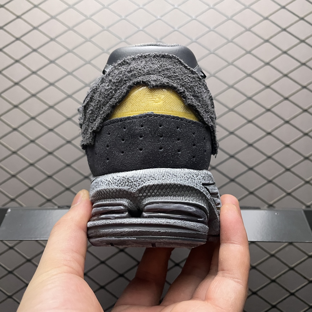 New Balance 2002R "Phantom"(M2002RDB）