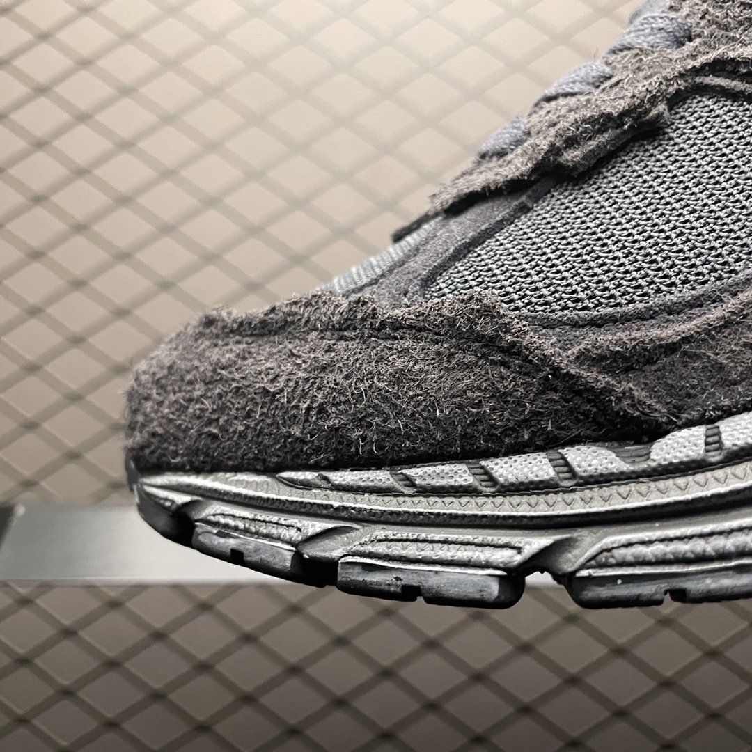 New Balance 2002R "Phantom"(M2002RDB）